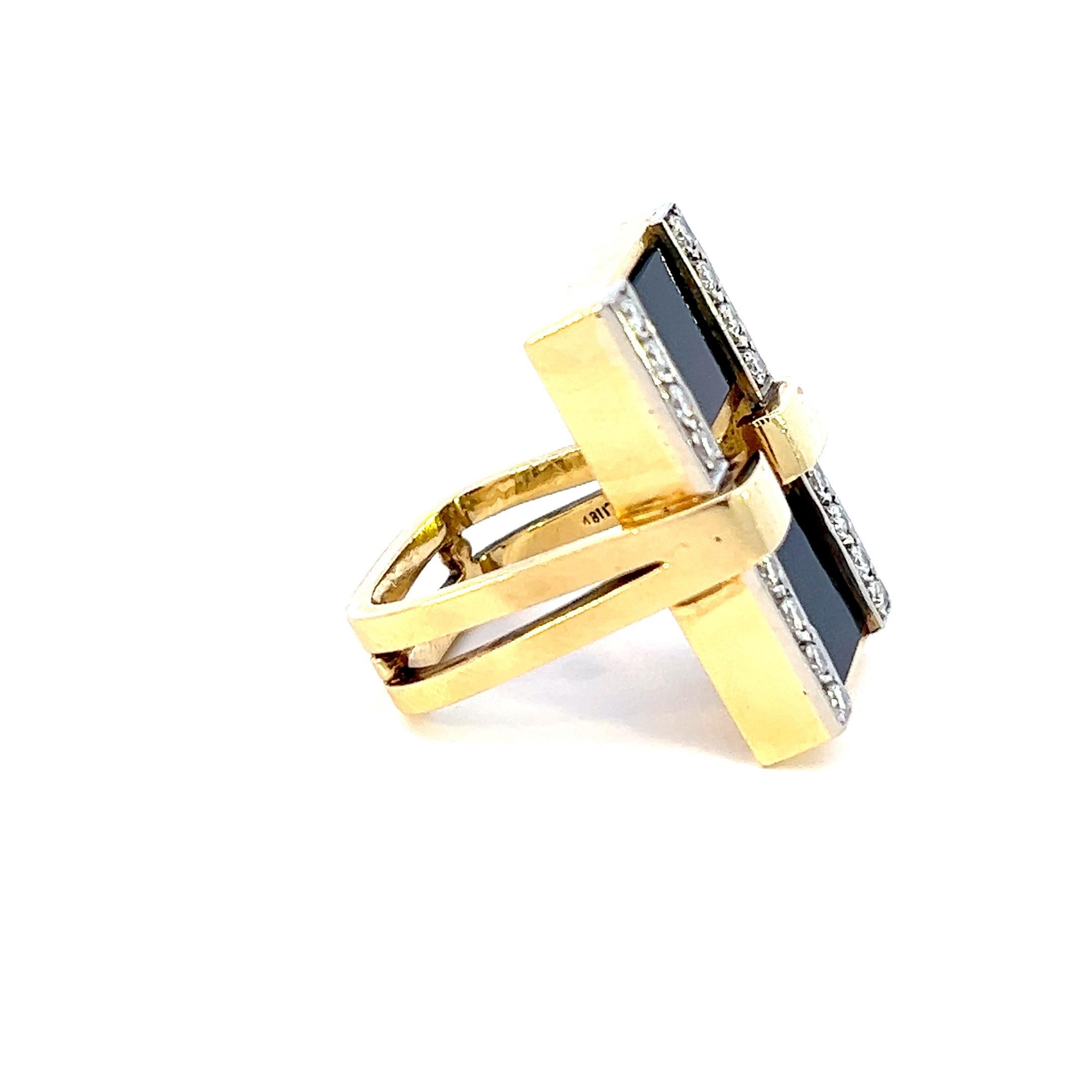 Vintage Diamond & Black Onyx 18K Gold Ring In Excellent Condition For Sale In New York, NY