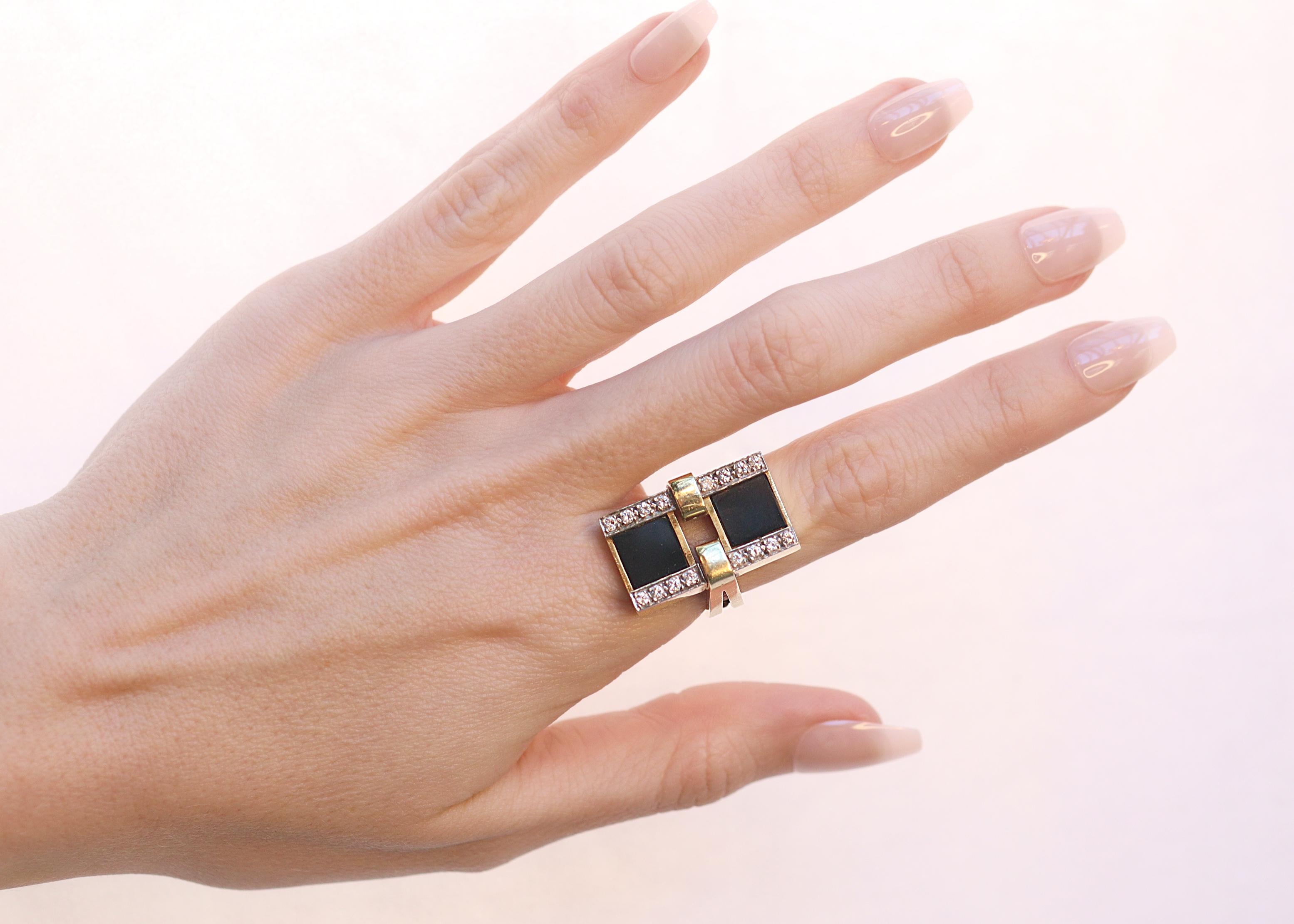 Women's or Men's Vintage Diamond & Black Onyx 18K Gold Ring For Sale