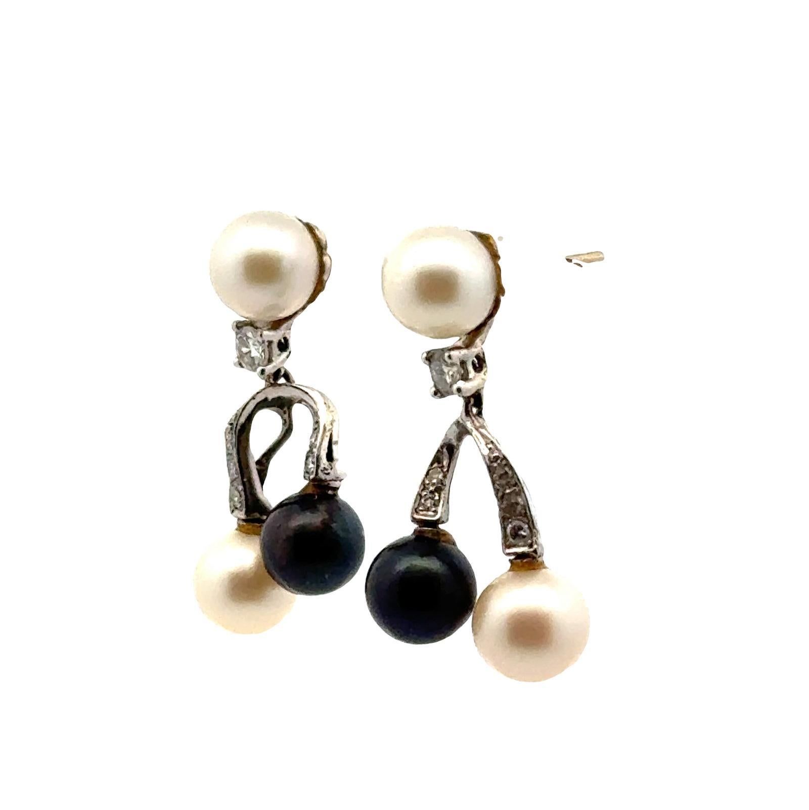 Contemporary Vintage Diamond Black & White Pearl 14 Karat White Gold Drop Dangle Earrings For Sale