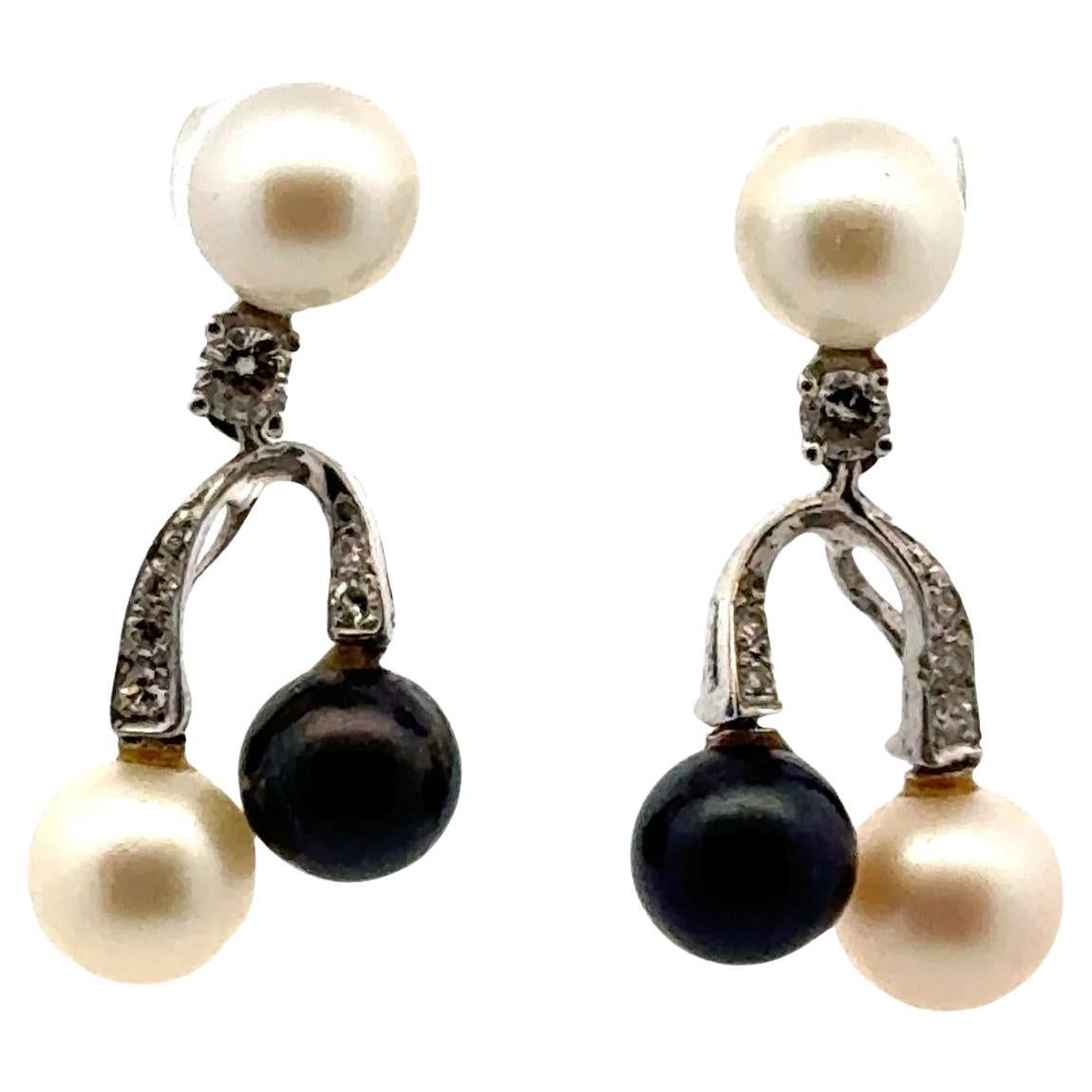Vintage Diamond Black & White Pearl 14 Karat White Gold Drop Dangle Earrings For Sale