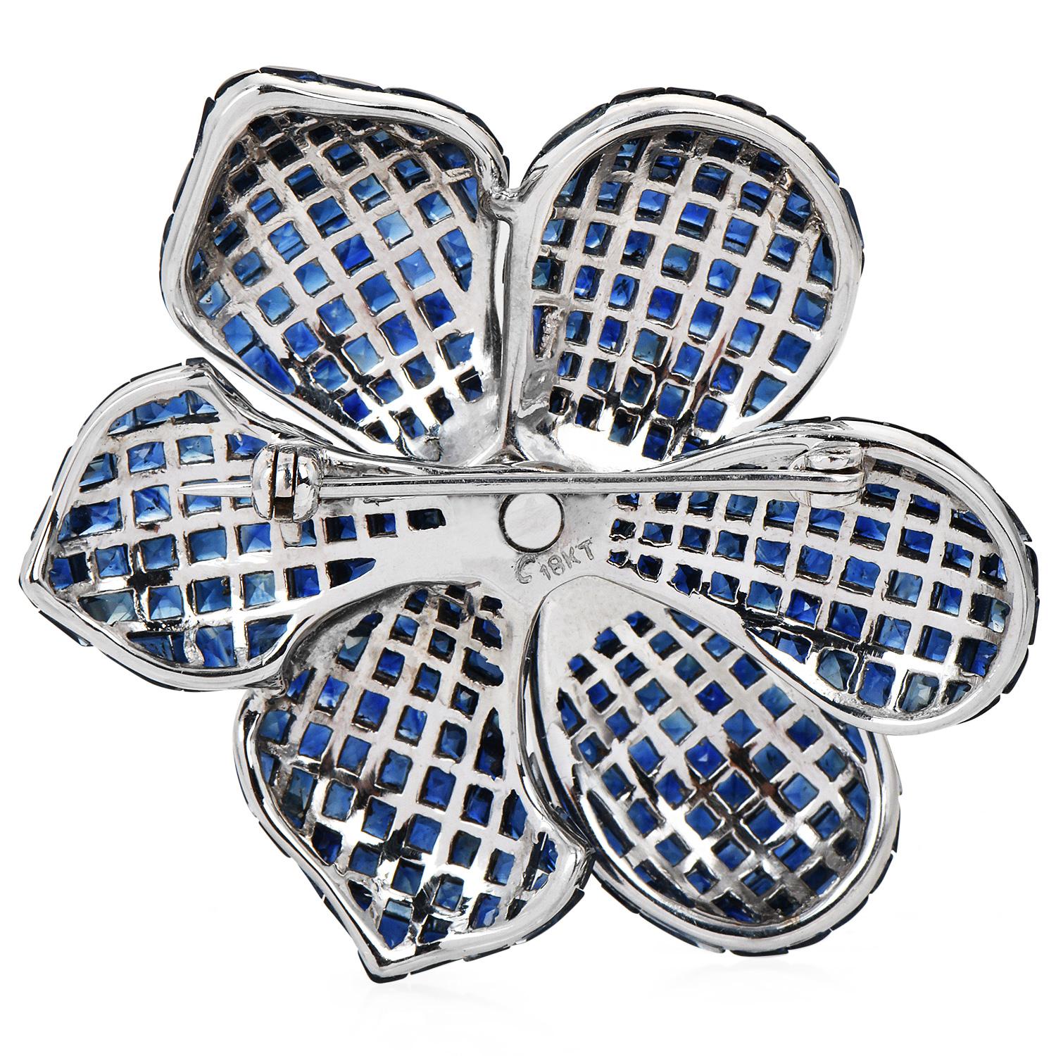 Vintage Diamond Blue Sapphire 18K White Gold Cluster Flower Brooch Pin In Excellent Condition For Sale In Miami, FL