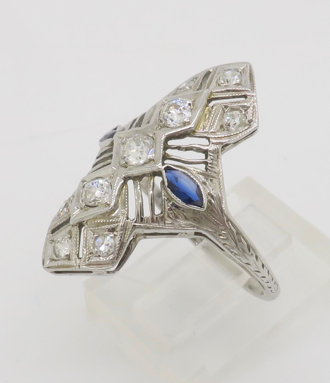 Vintage Diamant & Blauer Saphir Navette Stil Ring in 18k Weißgold im Angebot 5