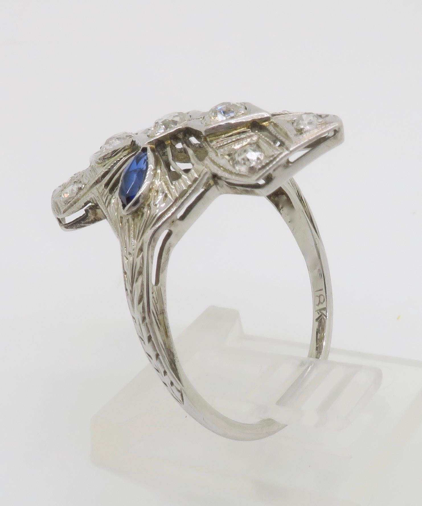 Vintage Diamant & Blauer Saphir Navette Stil Ring in 18k Weißgold im Angebot 7