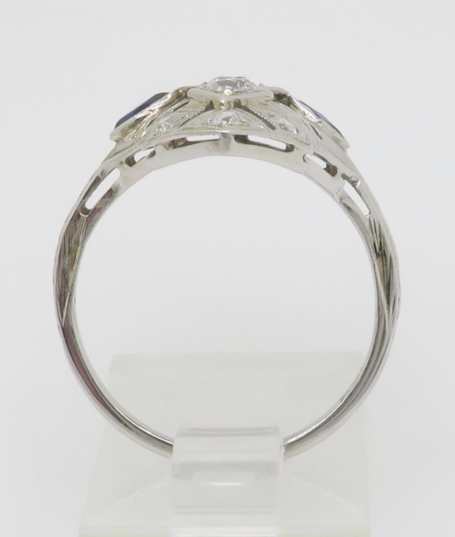 Vintage Diamant & Blauer Saphir Navette Stil Ring in 18k Weißgold im Angebot 8