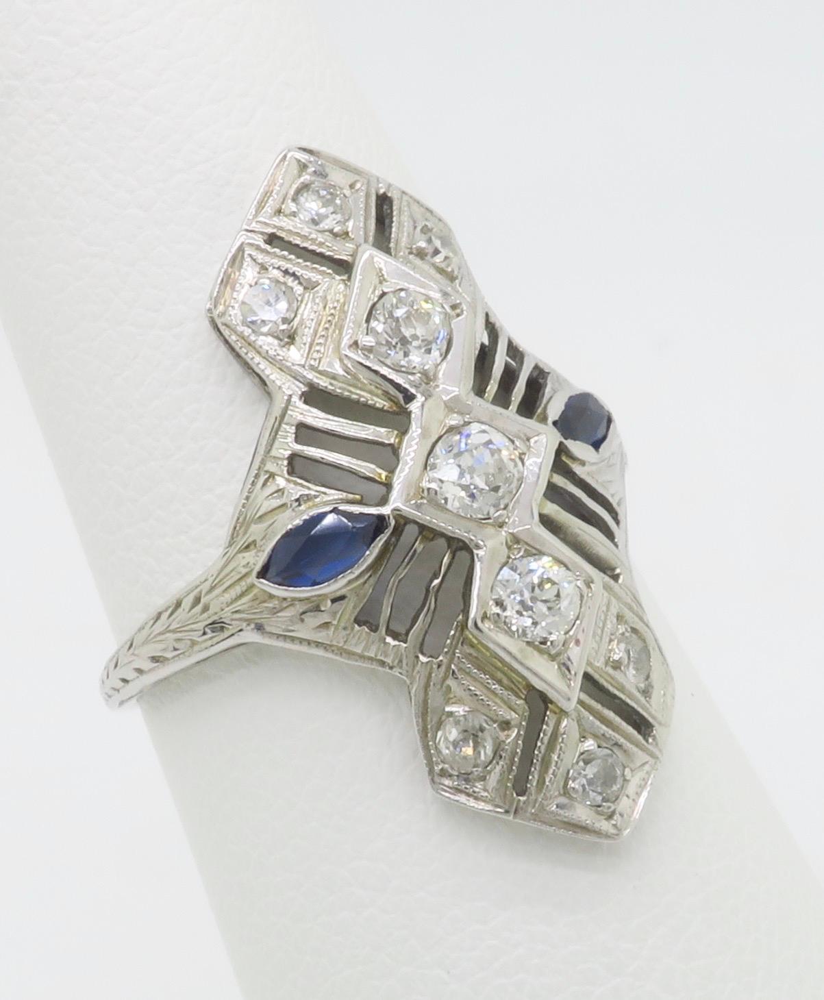 Vintage Diamant & Blauer Saphir Navette Stil Ring in 18k Weißgold im Zustand „Hervorragend“ im Angebot in Webster, NY