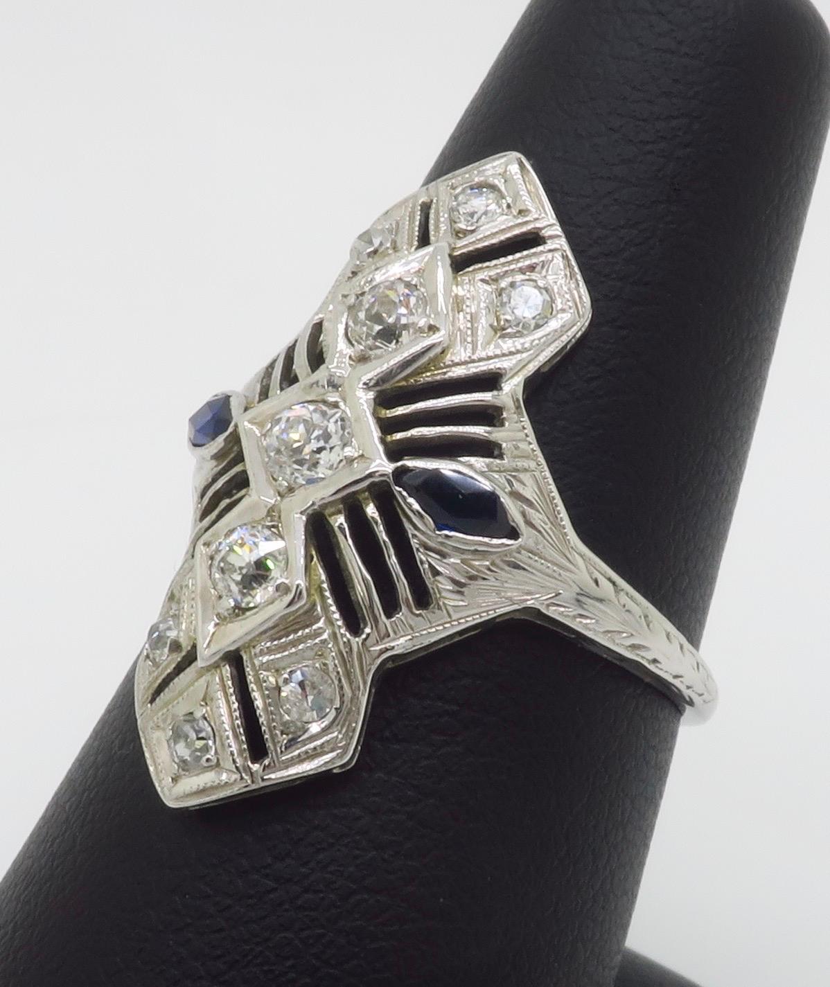 Vintage Diamant & Blauer Saphir Navette Stil Ring in 18k Weißgold im Angebot 2