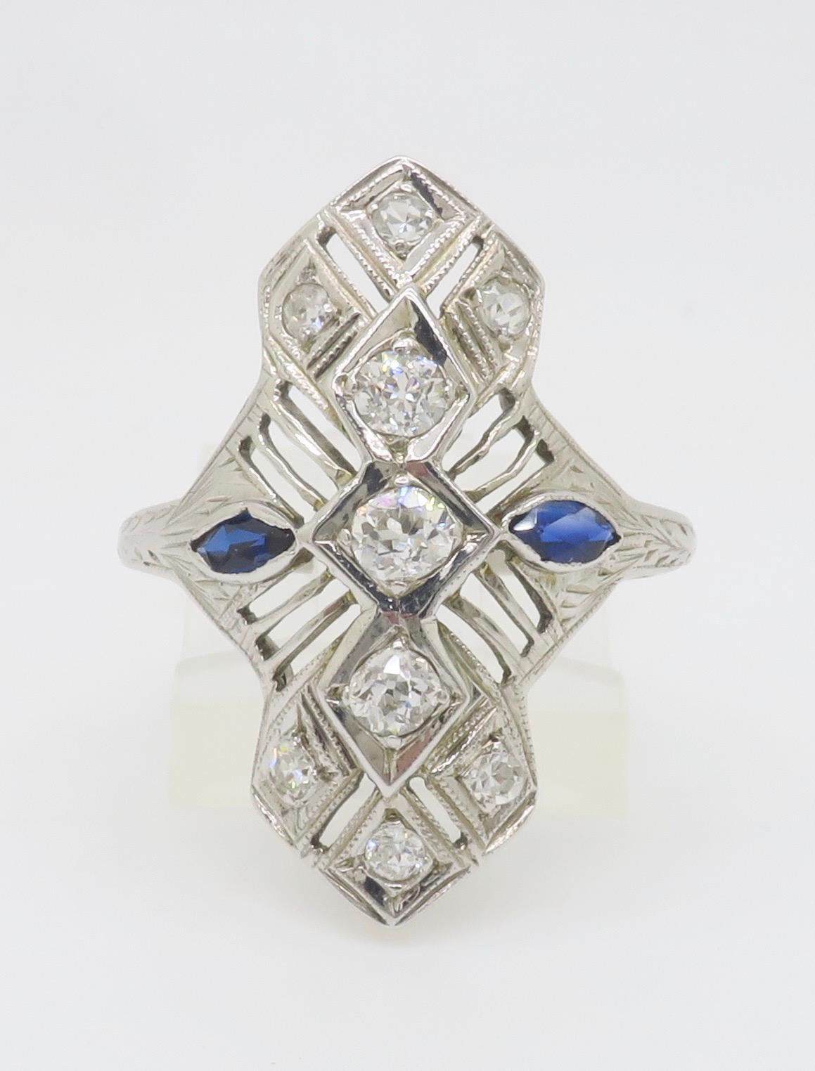 Vintage Diamant & Blauer Saphir Navette Stil Ring in 18k Weißgold im Angebot 4