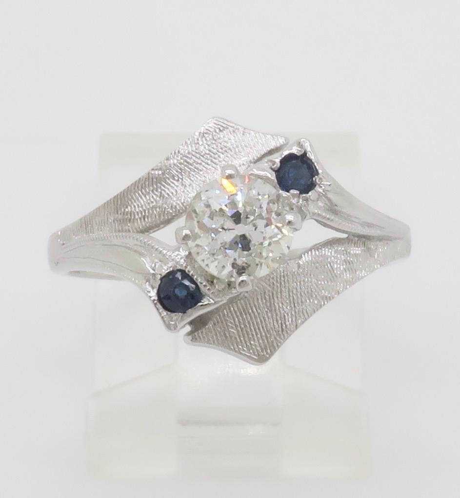Bague vintage en or blanc 14 carats, diamant et saphir bleu en vente 5