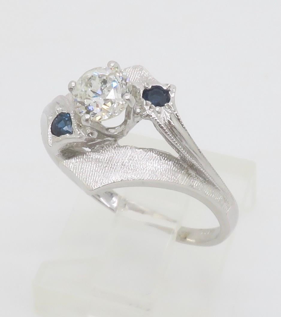 Bague vintage en or blanc 14 carats, diamant et saphir bleu en vente 7