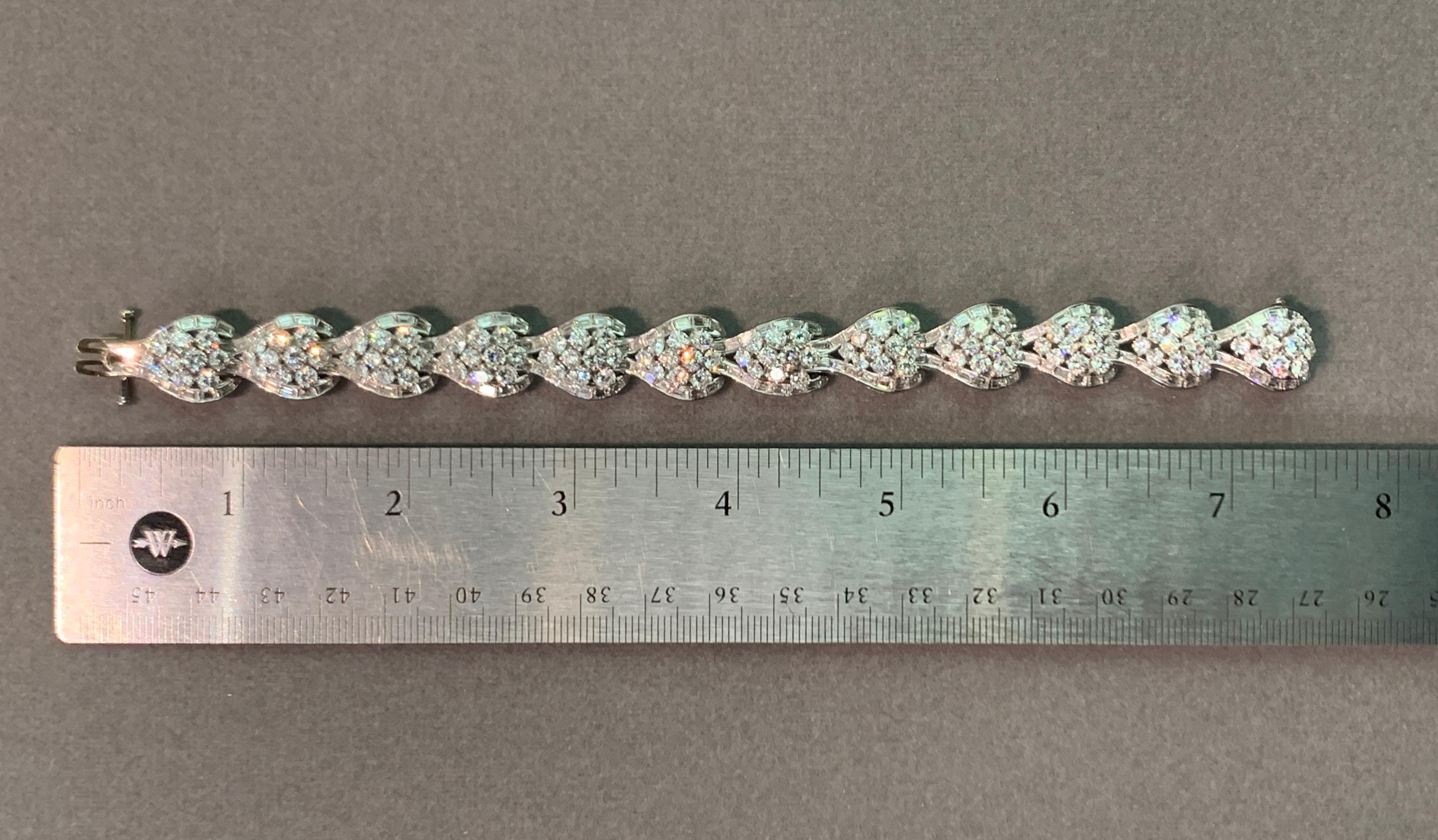 Vintage Diamond Bracelet In Excellent Condition For Sale In New York, NY