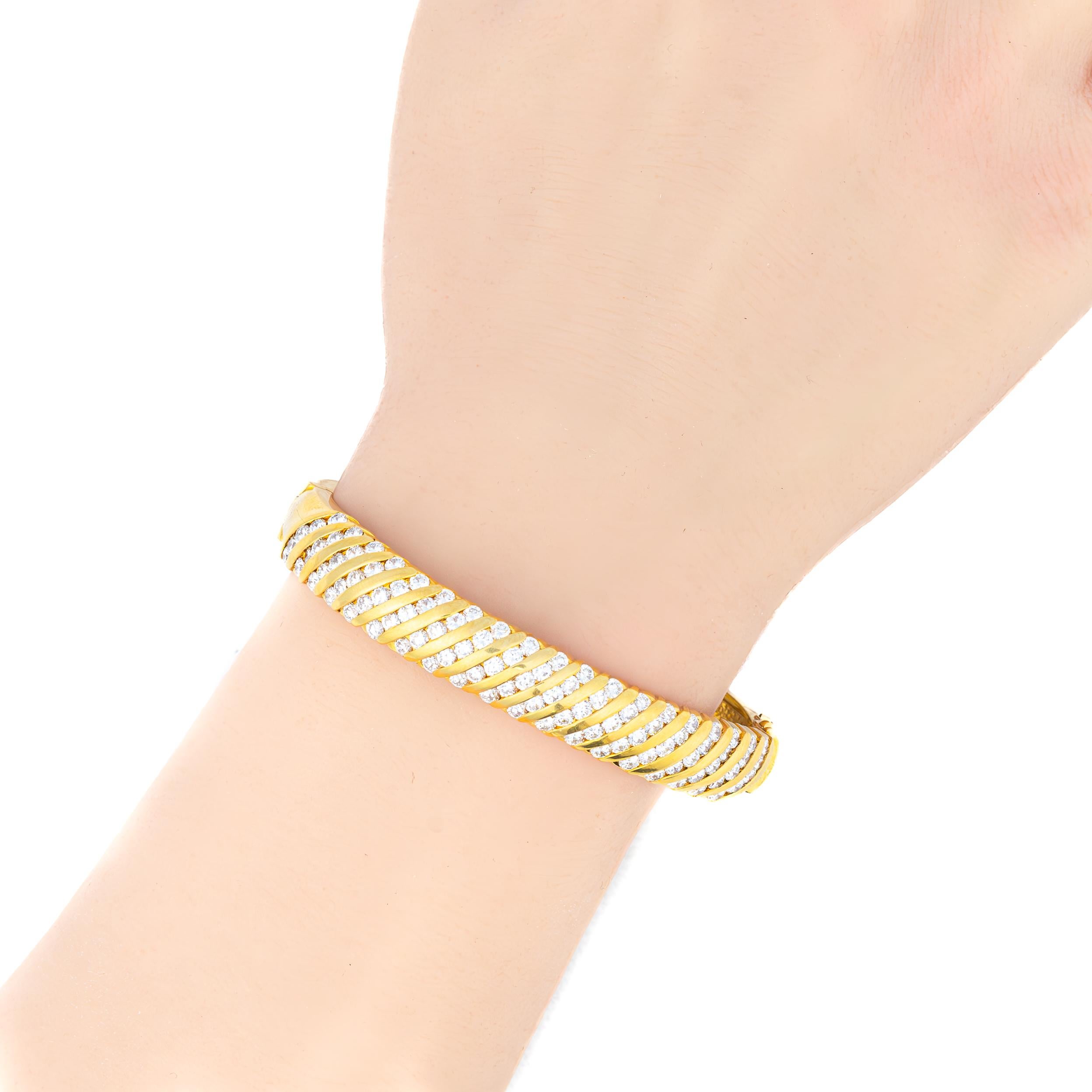 Rétro Bracelet vintage en or avec diamants et pierres précieuses en vente