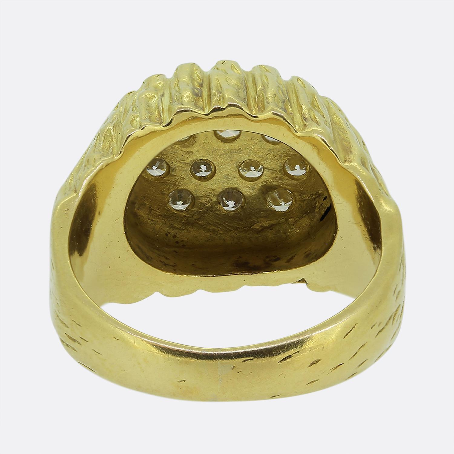 Vintage Diamond Cluster Carved Ring im Zustand „Gut“ im Angebot in London, GB
