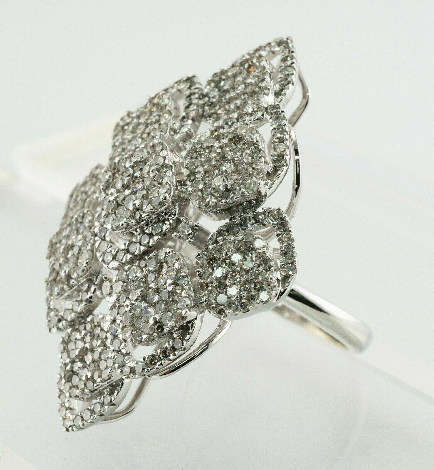 Anello cocktail con cluster di diamanti vintage in oro 14K Dichiarazione a scudo 2,70 ctw in vendita 1