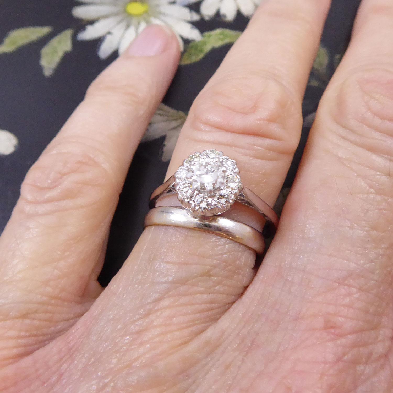 Diamant-Cluster-Verlobungsring mit 0,86 Karat Diamanten im Brillantschliff 1