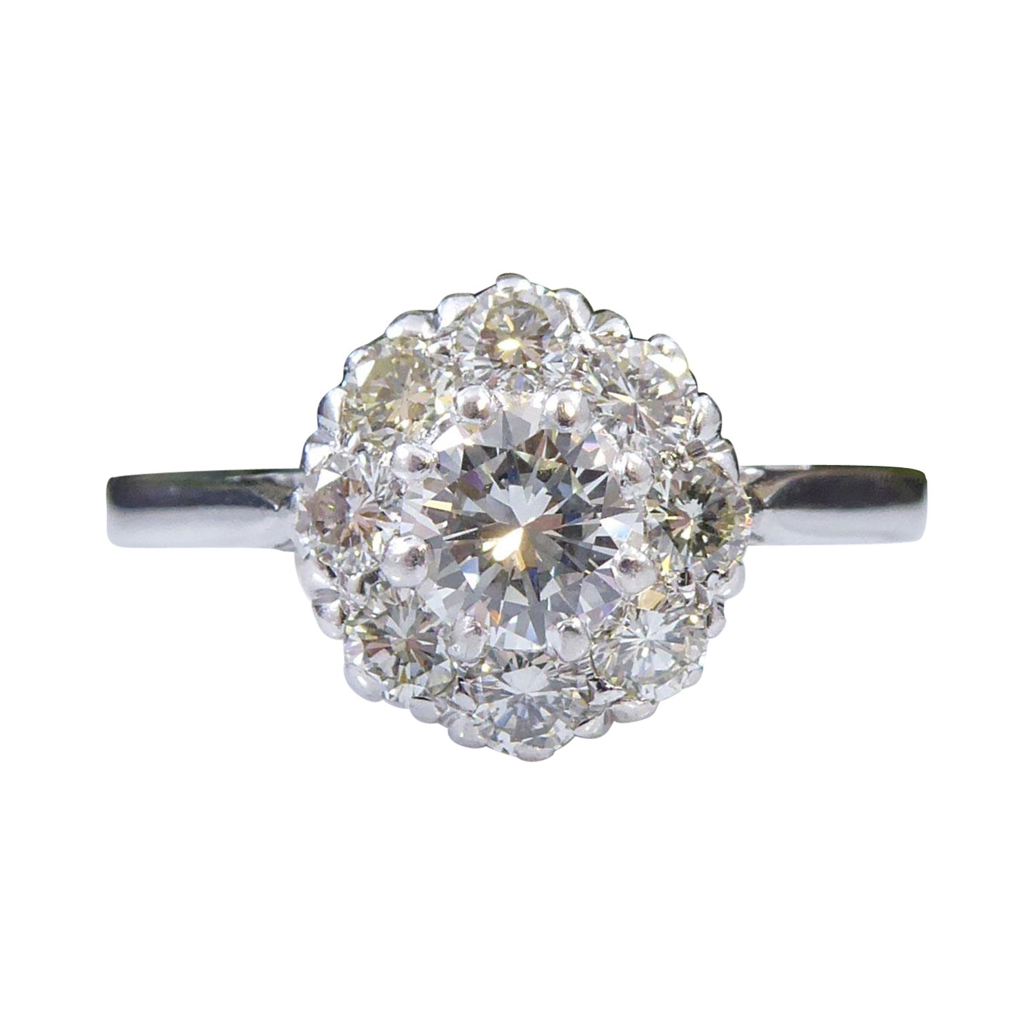 Diamant-Cluster-Verlobungsring mit 0,86 Karat Diamanten im Brillantschliff