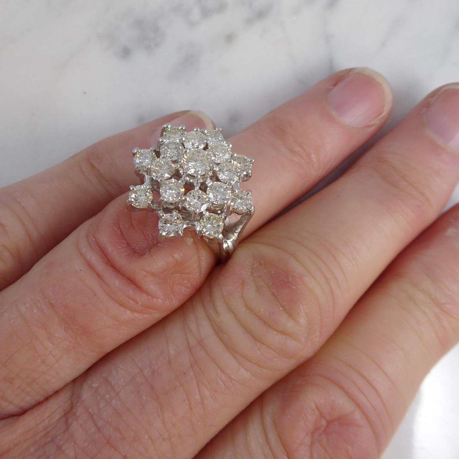 Vintage Diamond Cluster Ring, 2.65 Carat Brilliant Cut Diamonds, White Gold In Good Condition In Yorkshire, West Yorkshire
