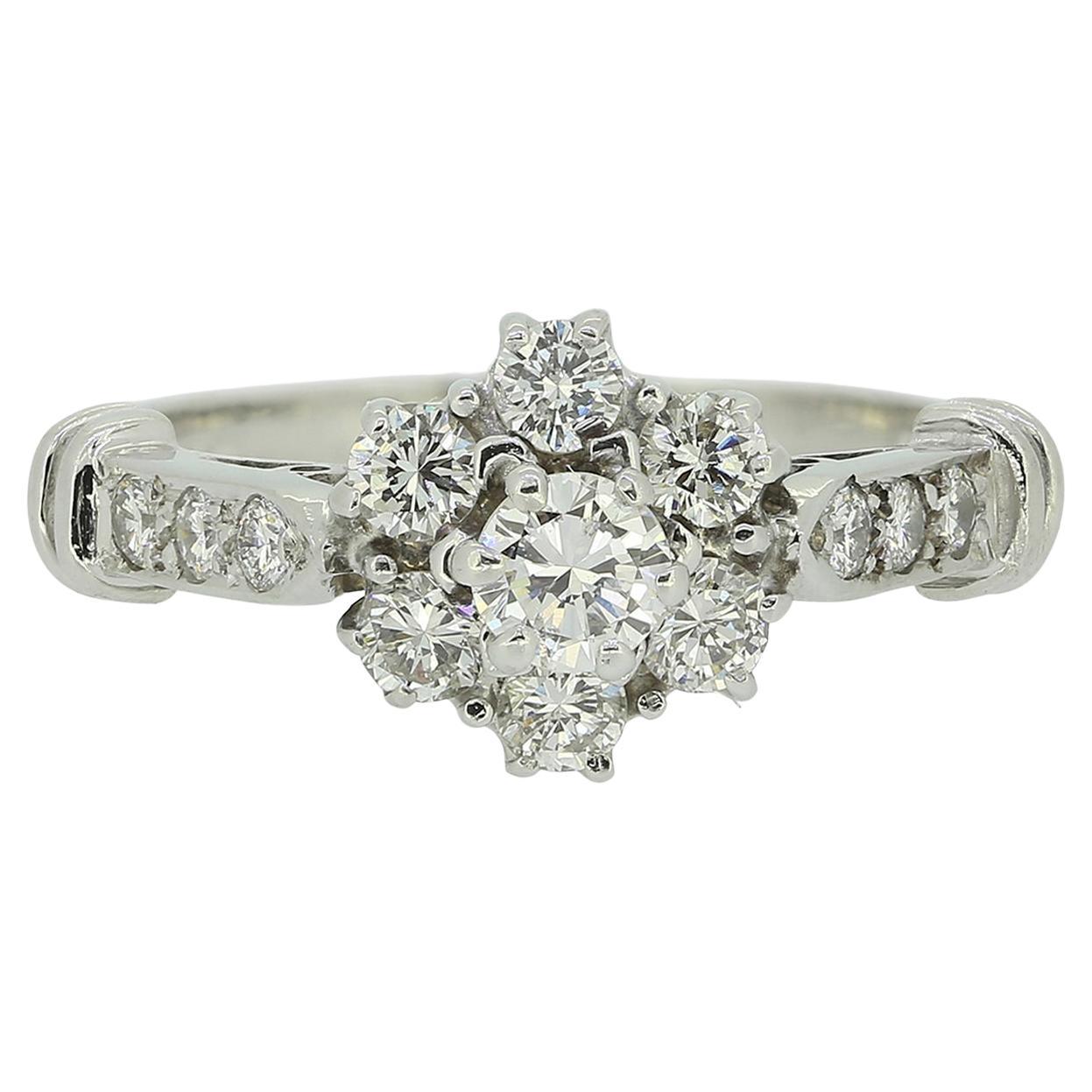 Diamant-Cluster-Ring mit Vintage-Diamant im Angebot