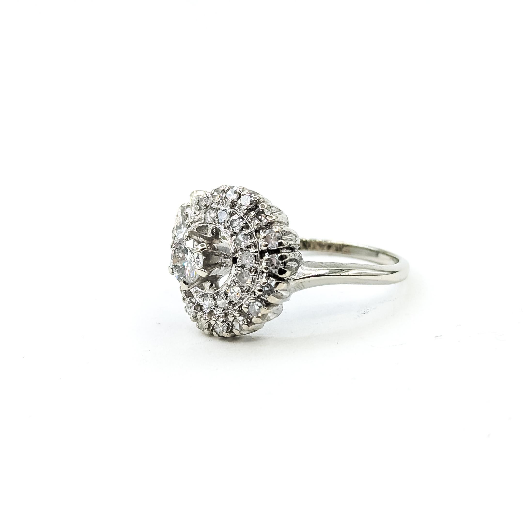 Rétro Vintage Diamond Cluster Ring in 14k white gold in vendita