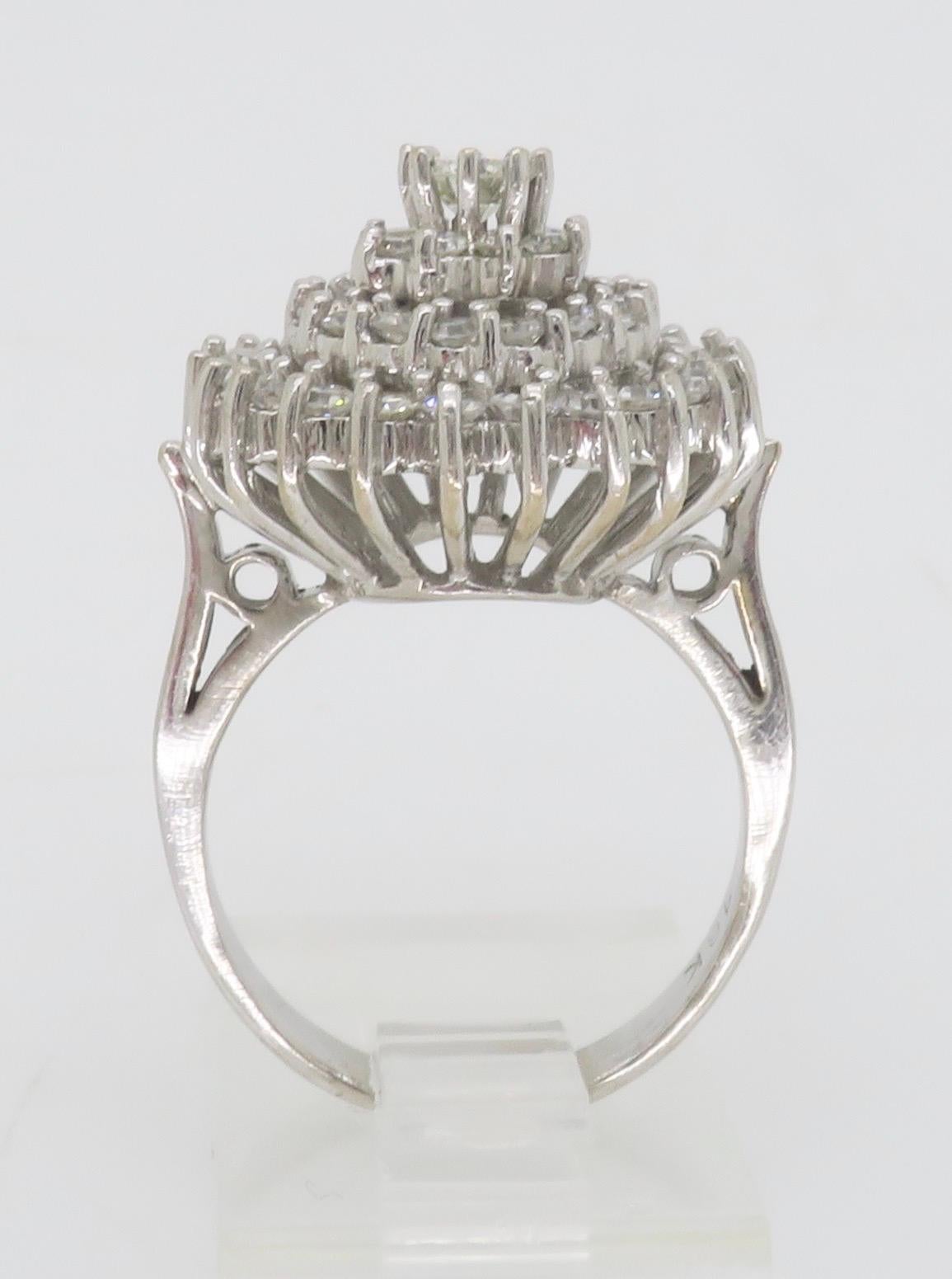 Vintage Diamond Cluster Ring in 18k White Gold  For Sale 2