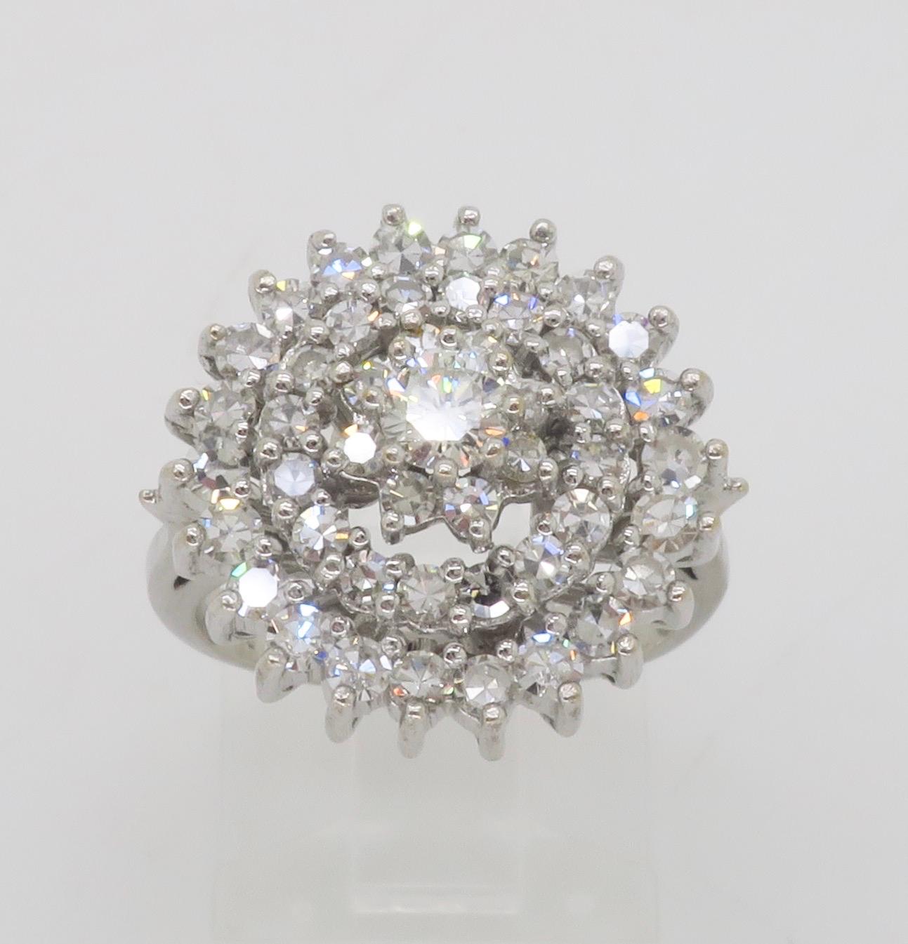 Vintage Diamond Cluster Ring in 18k White Gold  For Sale 3