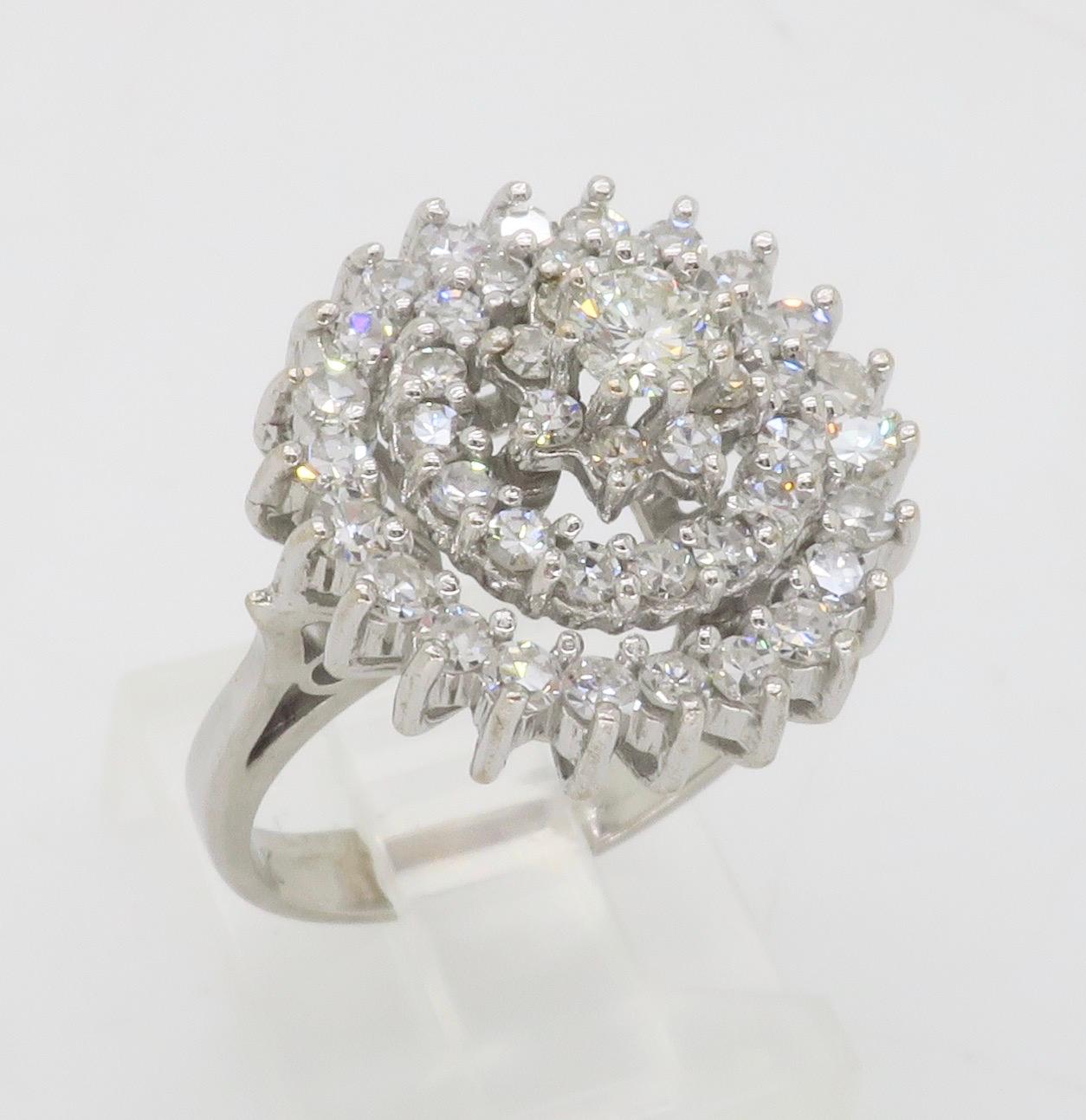 Vintage Diamond Cluster Ring in 18k White Gold  For Sale 4