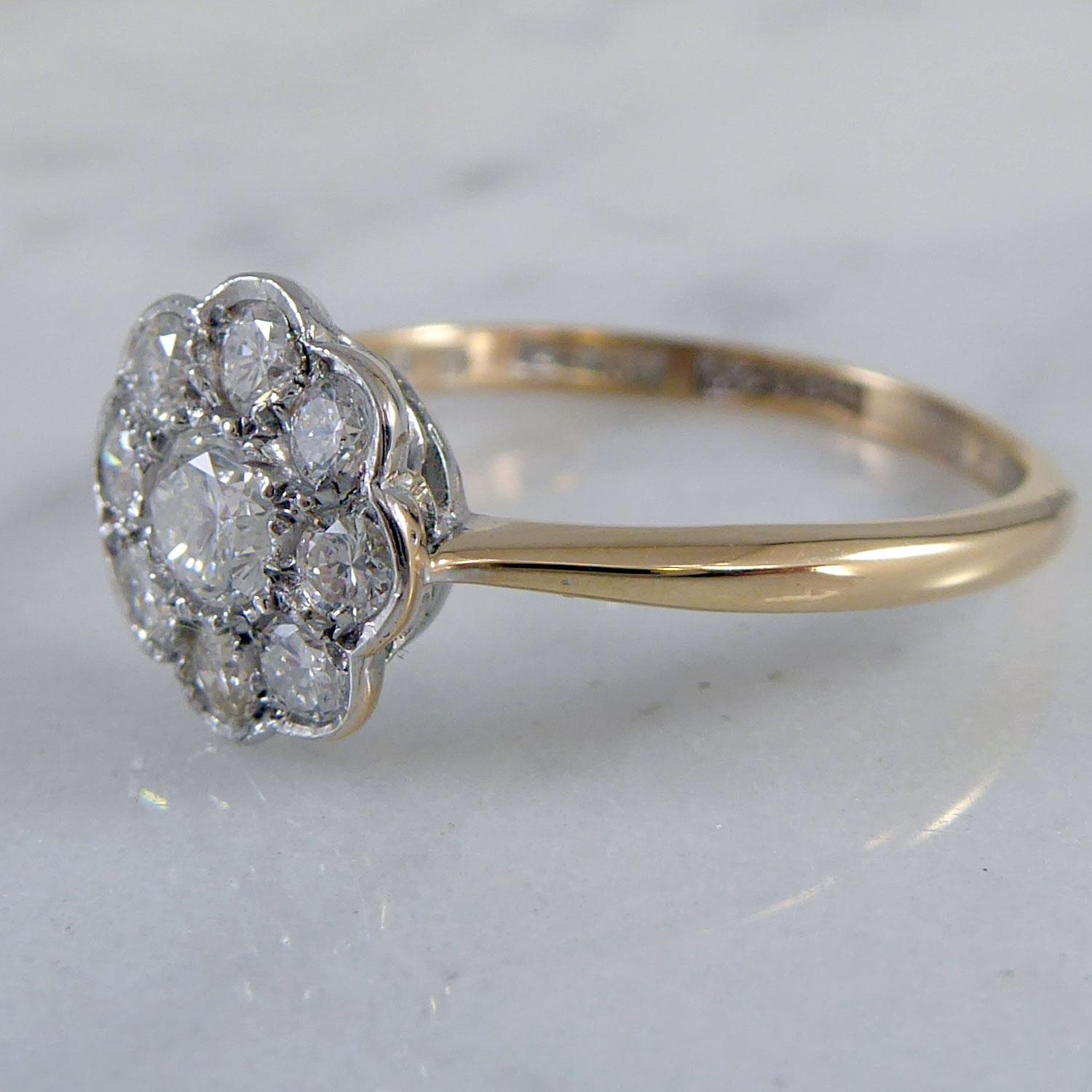 Brilliant Cut Vintage Diamond Cluster Ring in Daisy Style, 18 Carat Gold