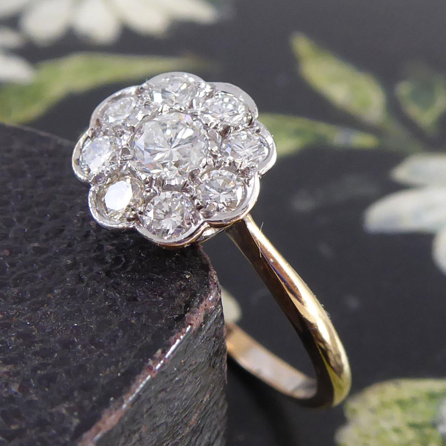 Vintage Diamond Cluster Ring in Daisy Style, 18 Carat Gold In Good Condition In Yorkshire, West Yorkshire