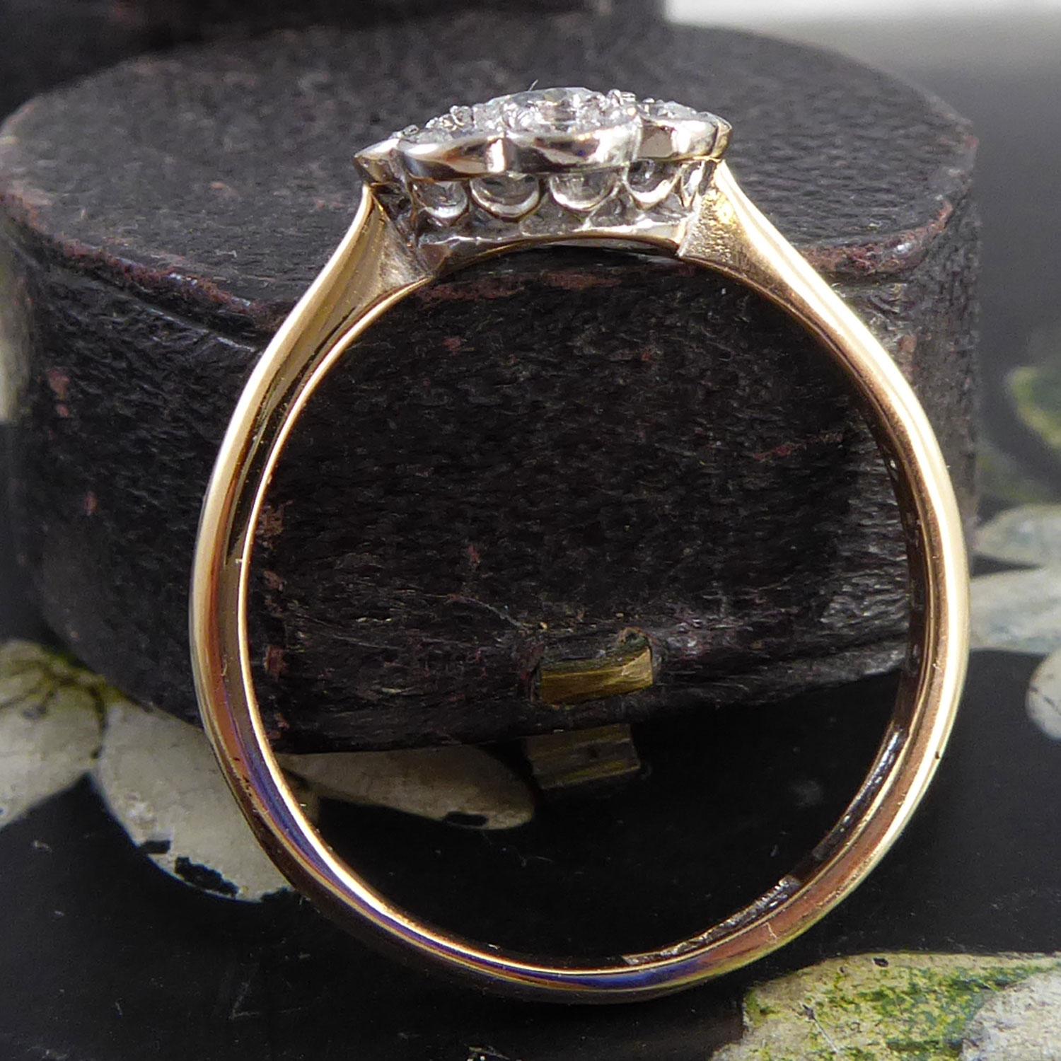 Women's Vintage Diamond Cluster Ring in Daisy Style, 18 Carat Gold