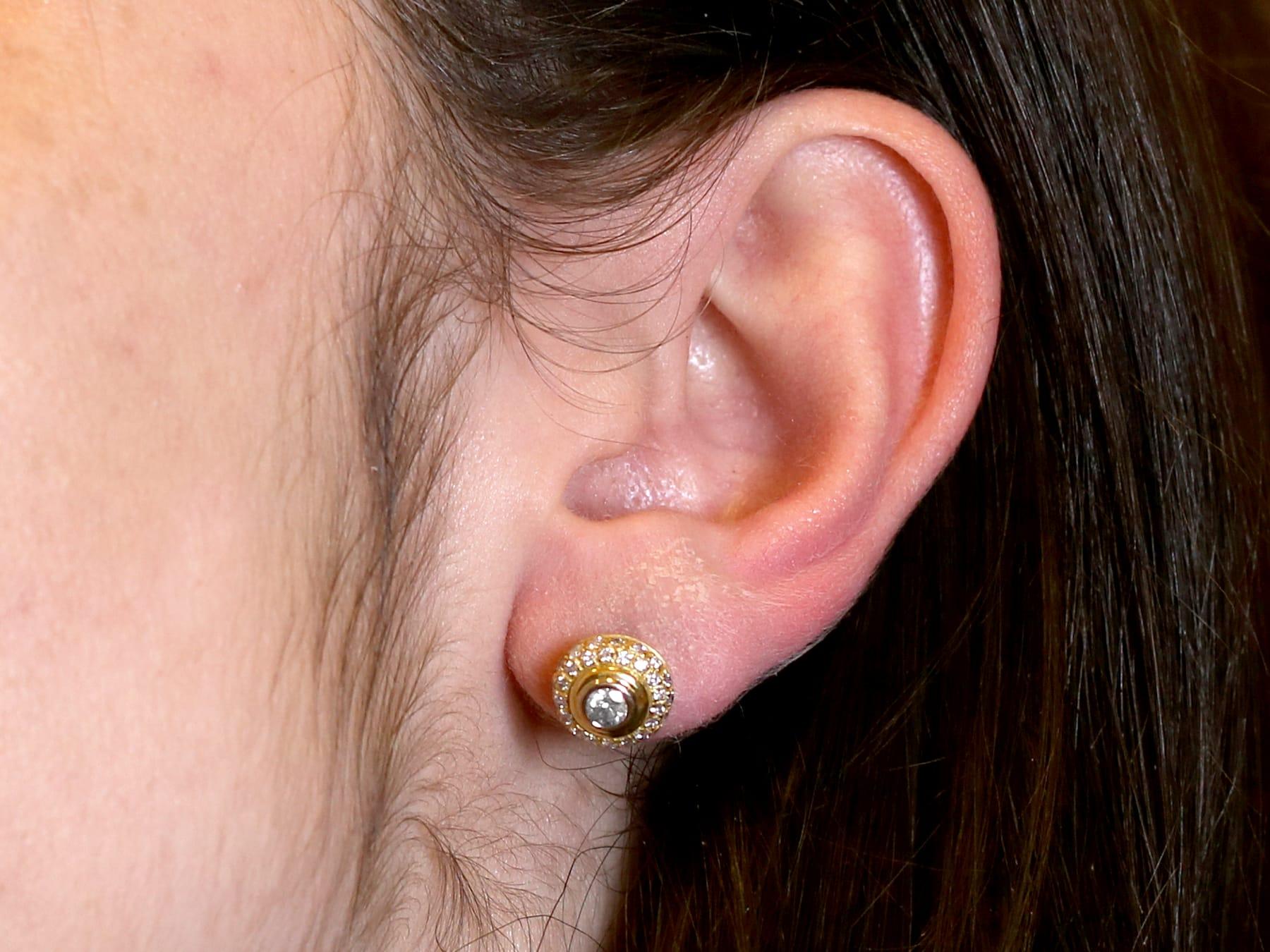 Vintage Diamond Cluster Stud Earrings in Yellow Gold In Excellent Condition For Sale In Jesmond, Newcastle Upon Tyne