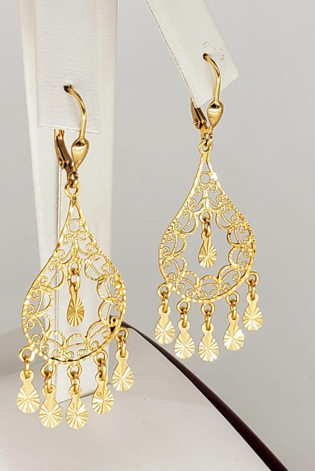 Vintage Diamond Cut Dangling Lever-Back Earrings. The earrings are beautiful and sparkle from all angles. The diamond cuts makes it unique and wry interesting piece while it’s dangling moving around so it reflects the shine from all angles. The