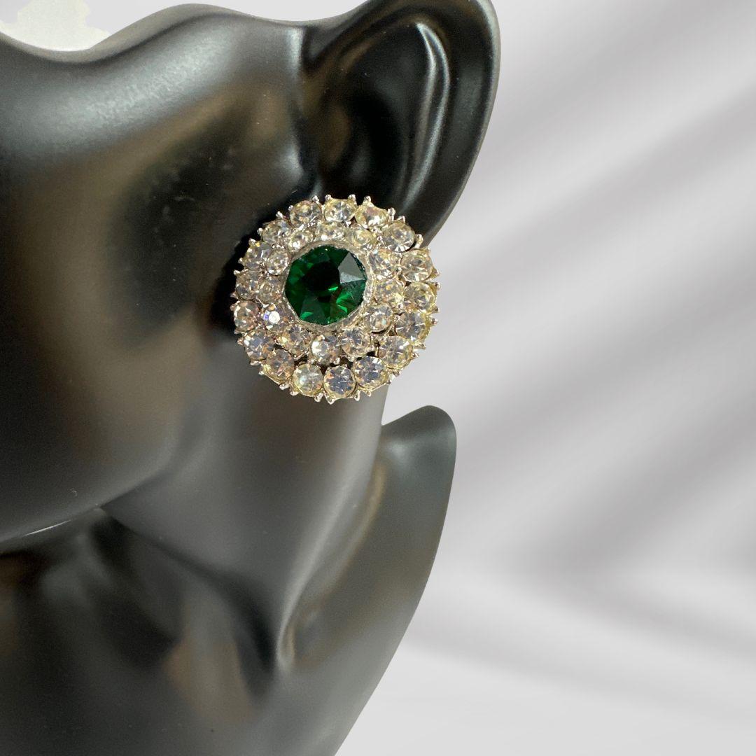 Boucles d'oreilles vintage en verre vert taillé en diamant et en strass Excellent état - En vente à Jacksonville, FL