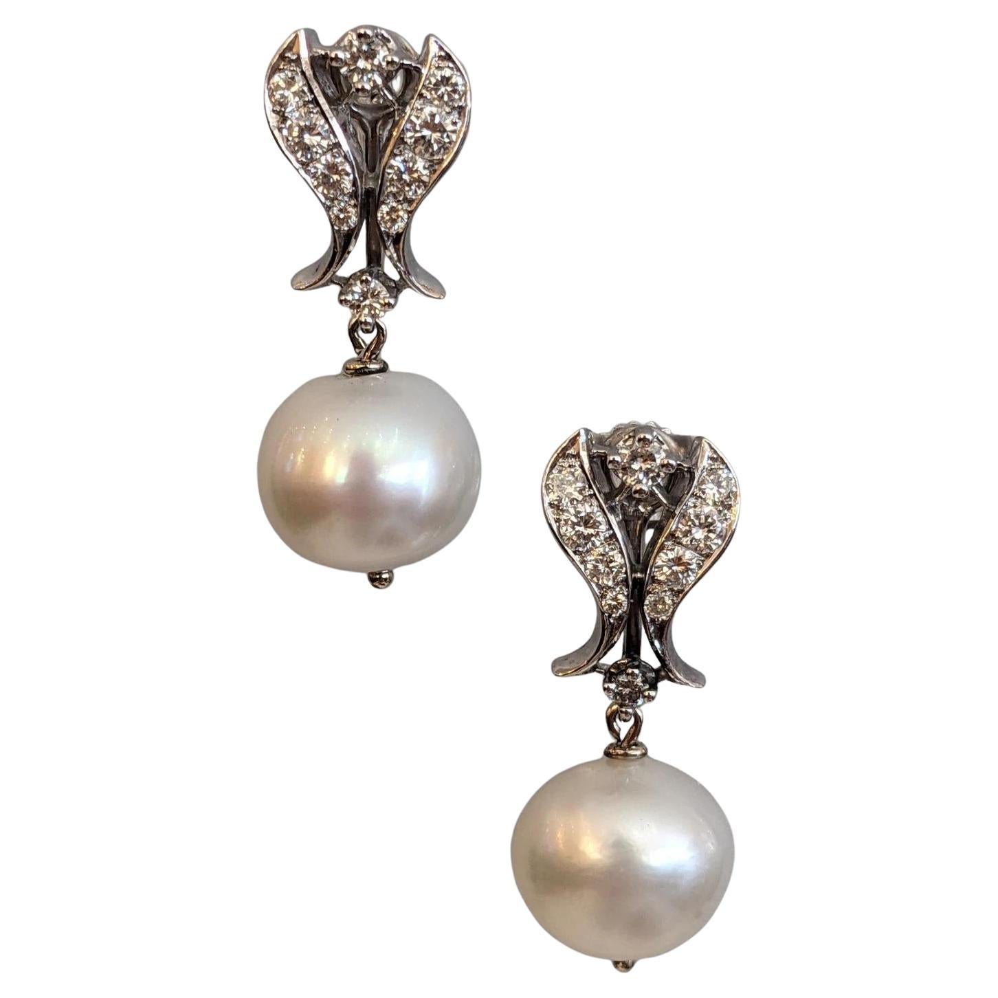 Vintage Diamond Dangle Earrings with Pearl Drop in 14k White Gold en venta
