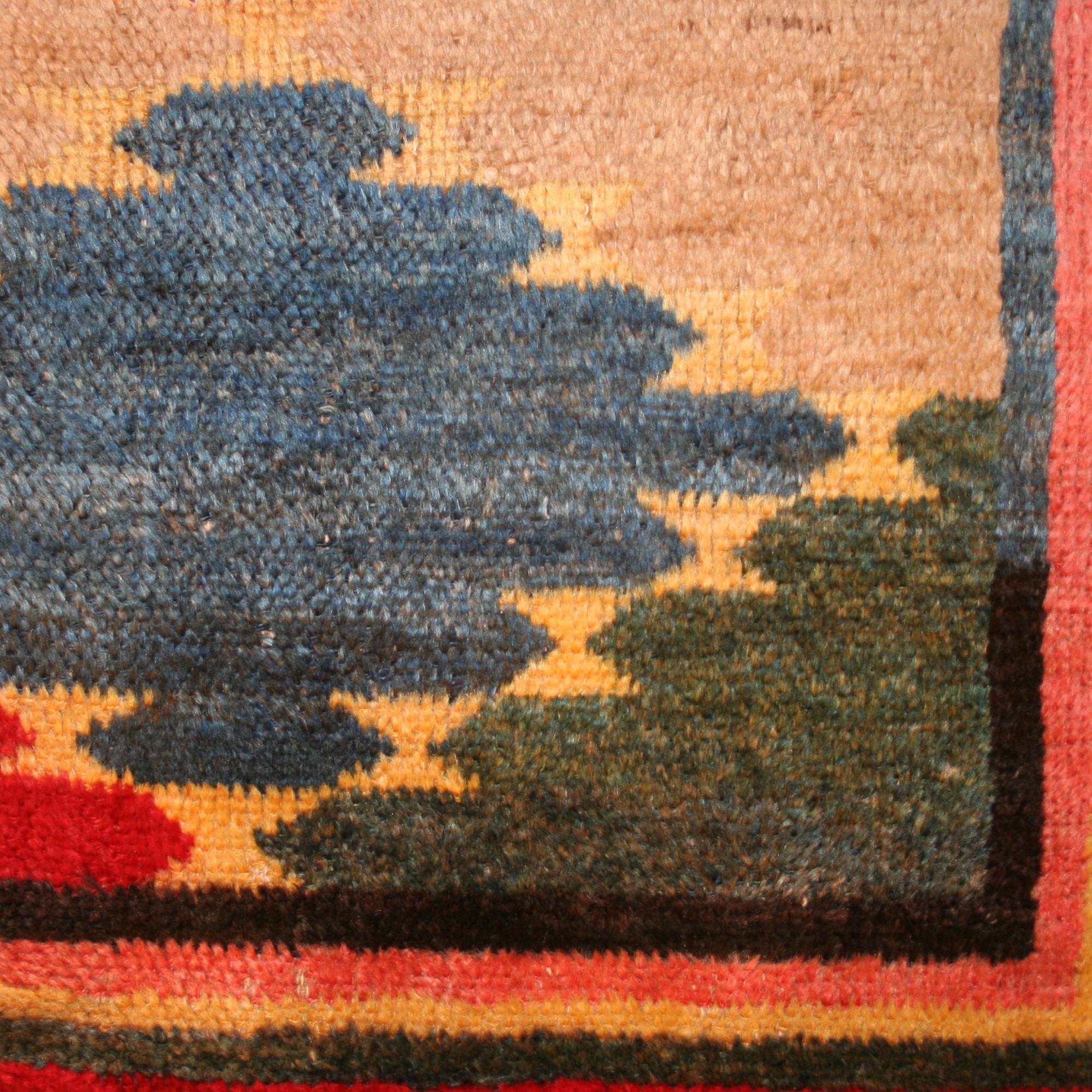 Vintage Diamond Design Colourful Tulu Rug In Good Condition In Milan, IT