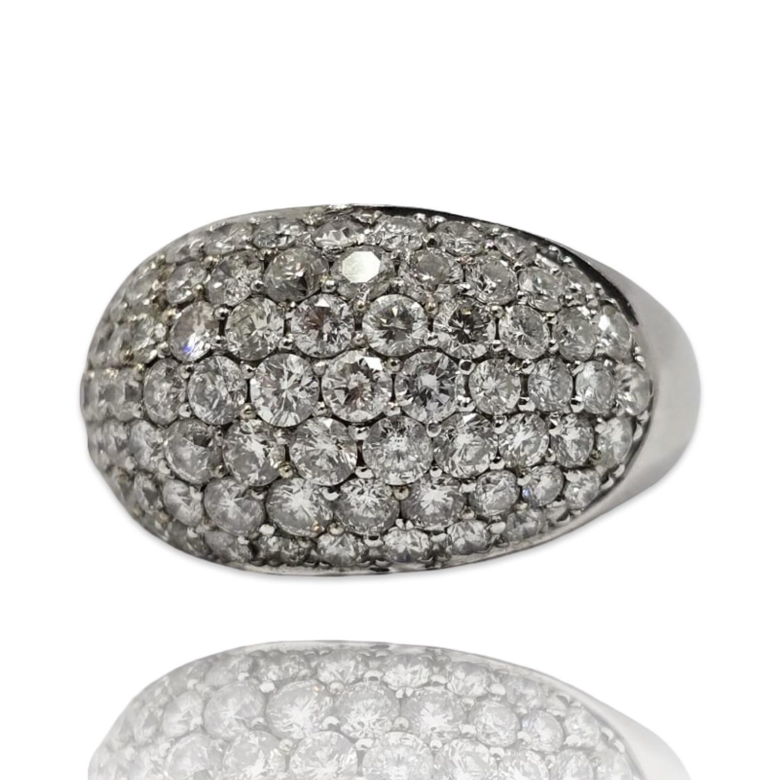 Anello vintage con diamante a cupola da 2,35tcw in oro bianco 14K stile pavé francese In condizioni buone in vendita a Miami, FL