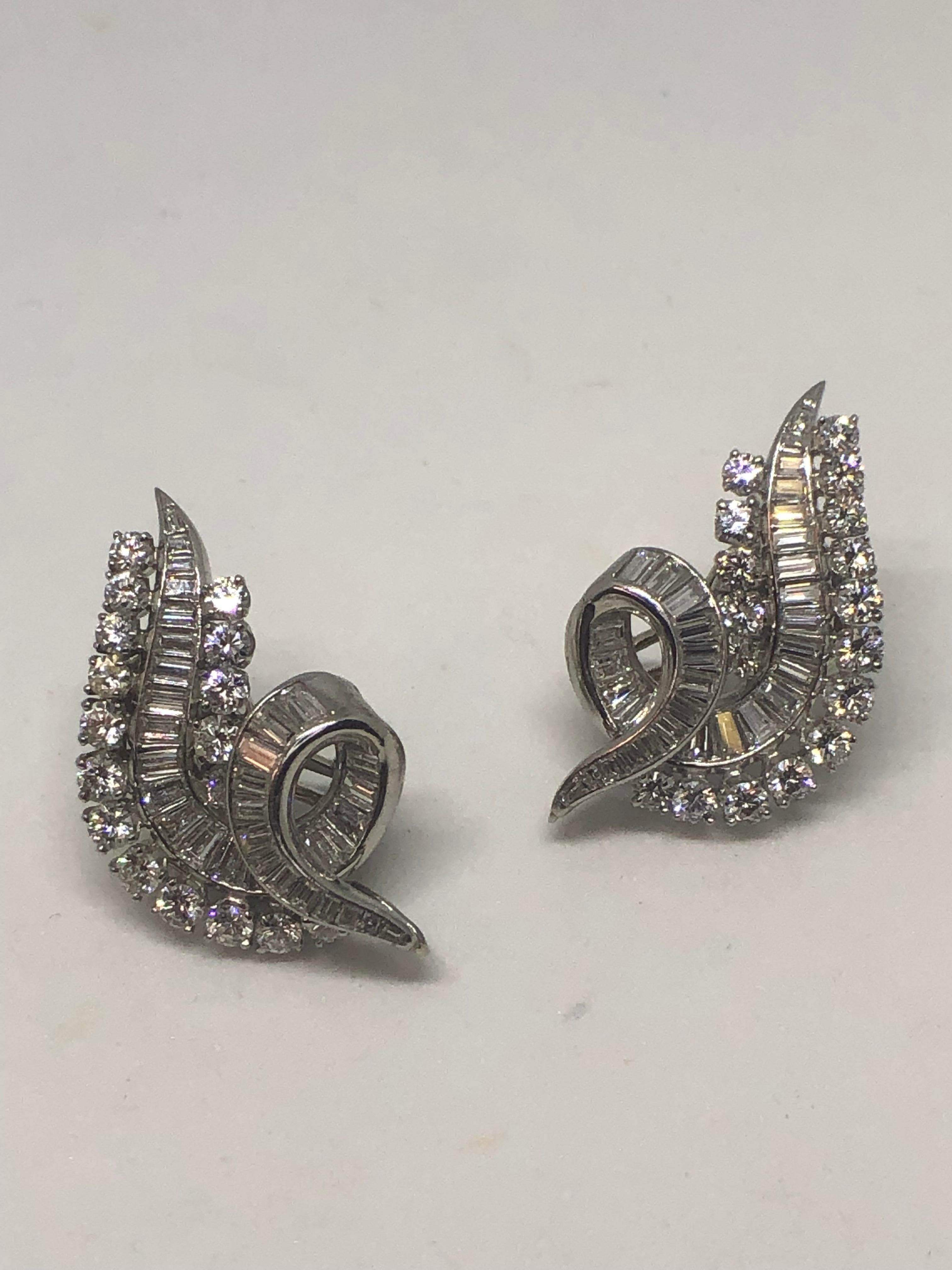 Vintage Diamond Drop Earrings in Platinum For Sale 1