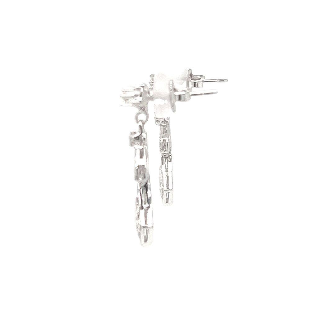 Round Cut Vintage Diamond Drop Earrings in White Gold For Sale