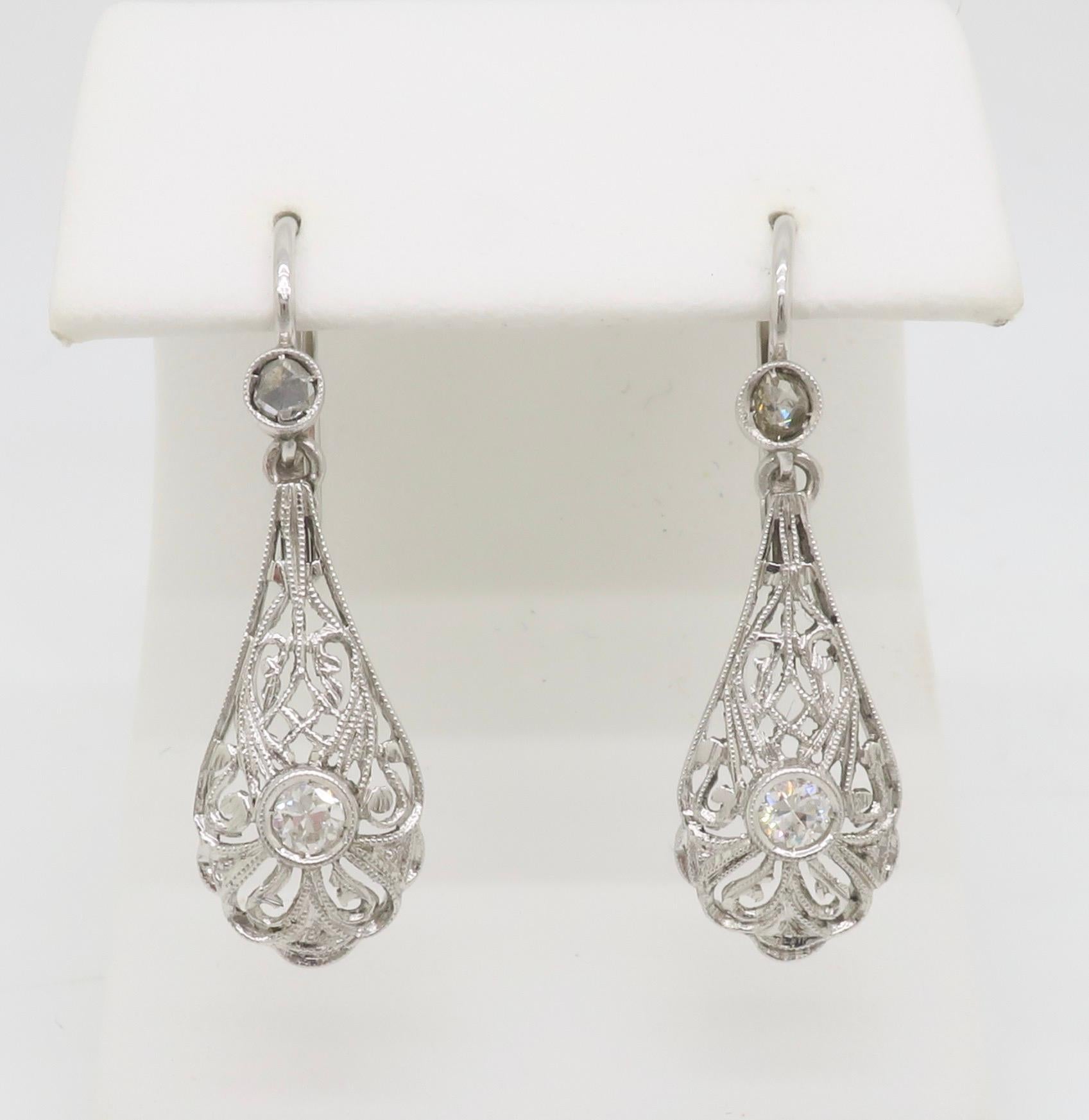 Pendientes de gota de diamante vintage en platino Corte redondo en venta