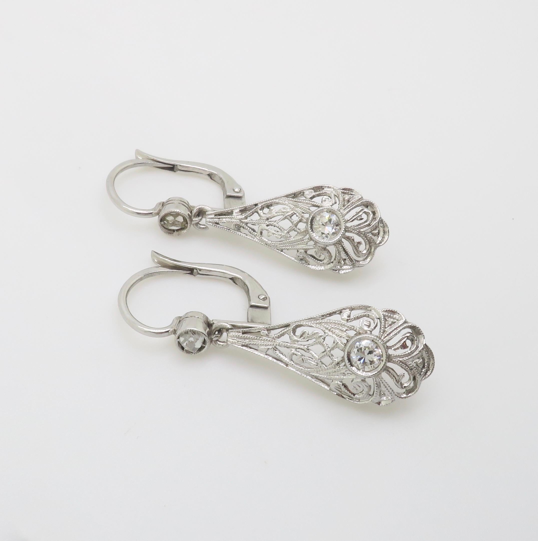 Pendientes de gota de diamante vintage en platino en venta 3