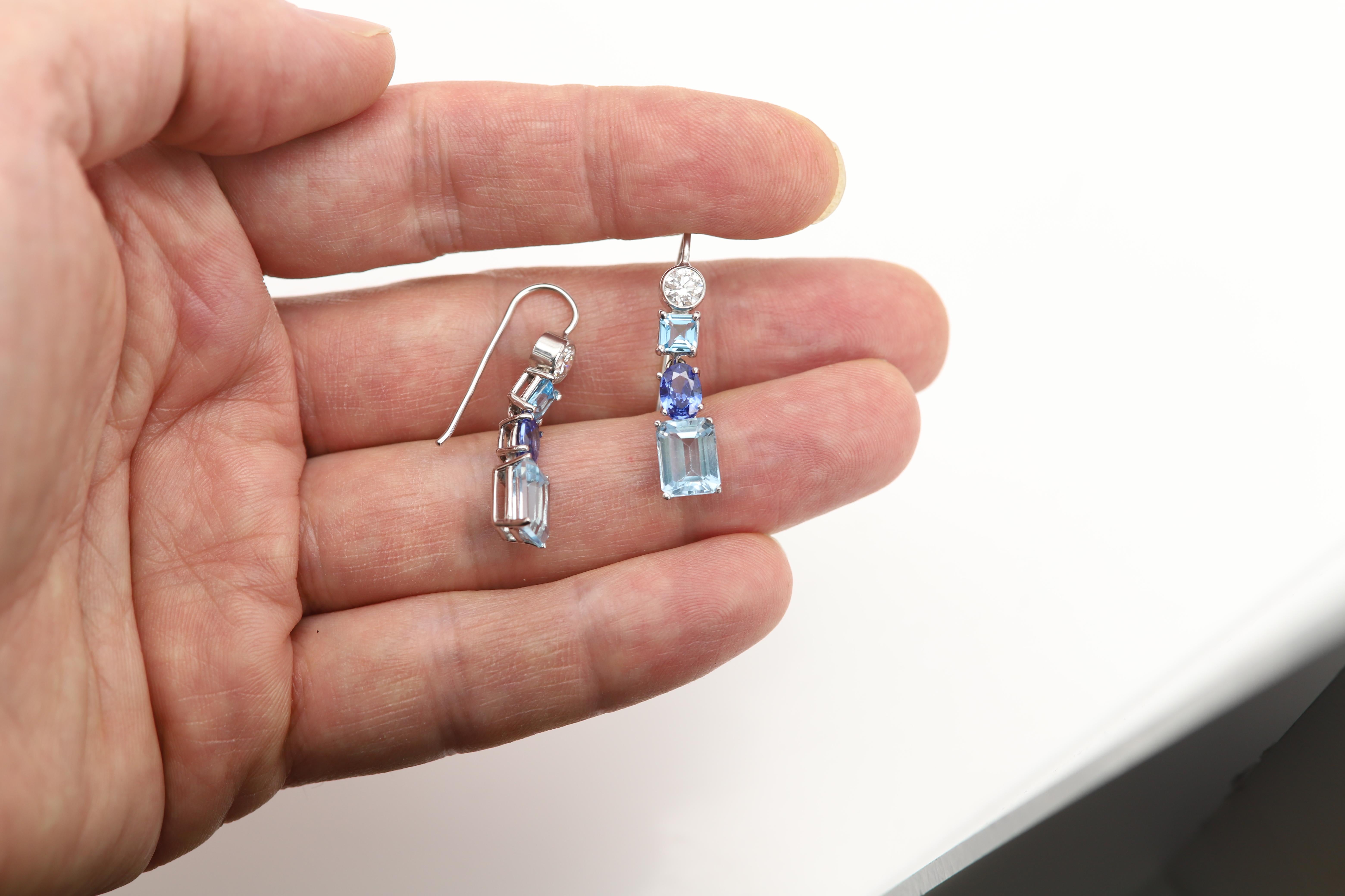 Vintage Diamond Earrings 14 Karat Weißgold Dangle Natural Aquamarin im Angebot 1