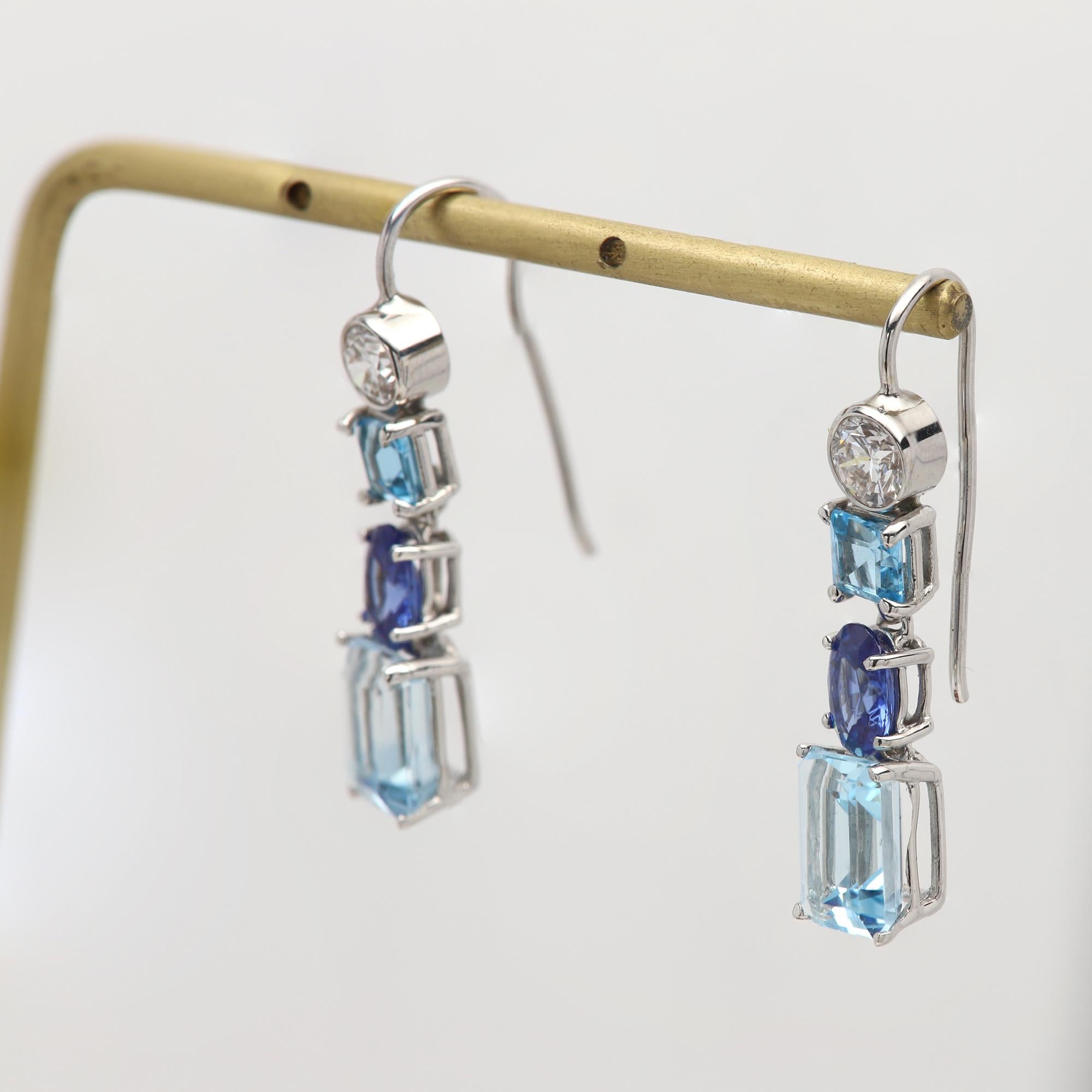 Vintage Diamond Earrings 14 Karat Weißgold Dangle Natural Aquamarin im Angebot 2