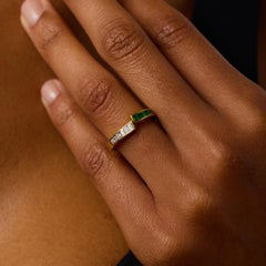 Vintage diamond emerald 18k yellow gold band
