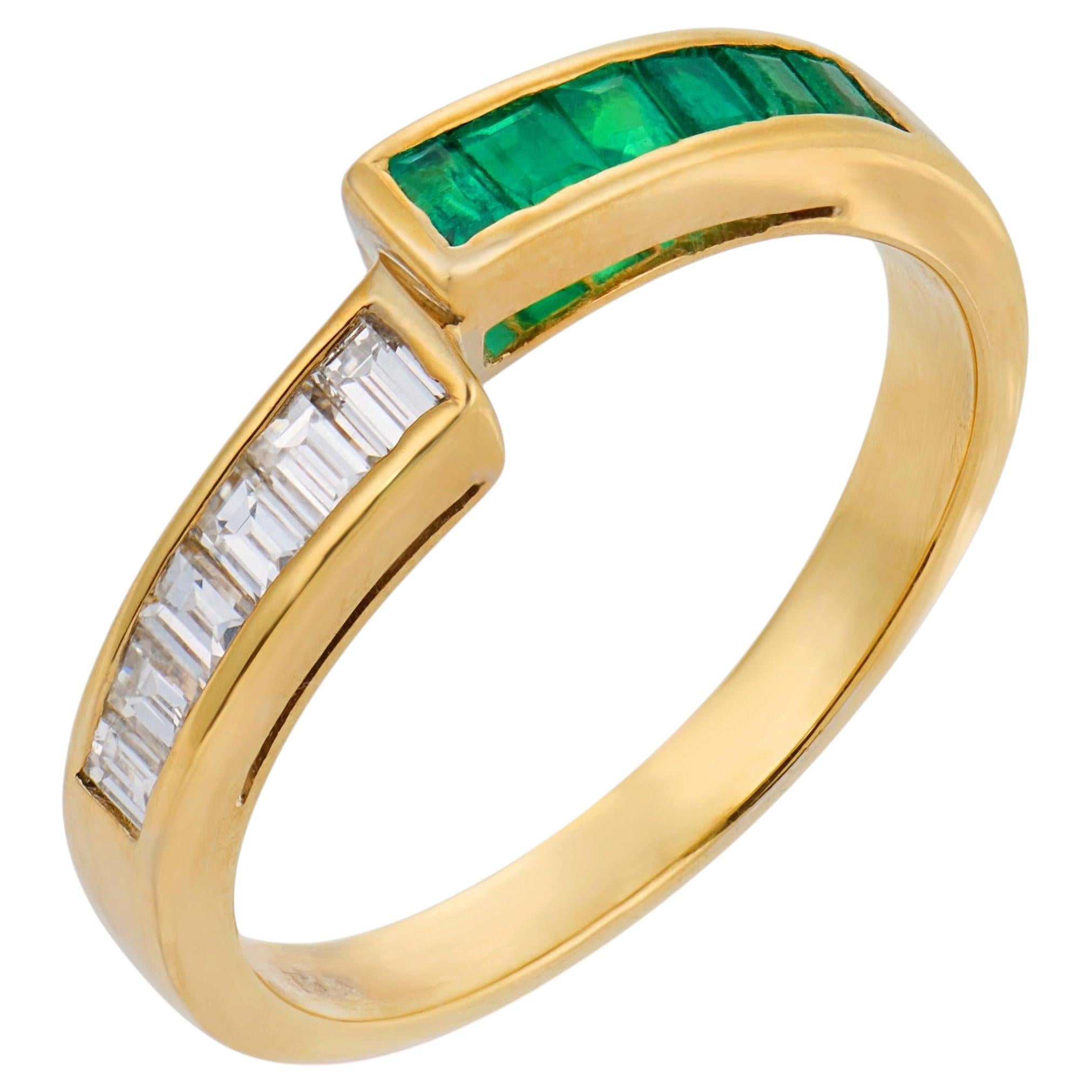 Vintage diamond emerald 18k yellow gold band