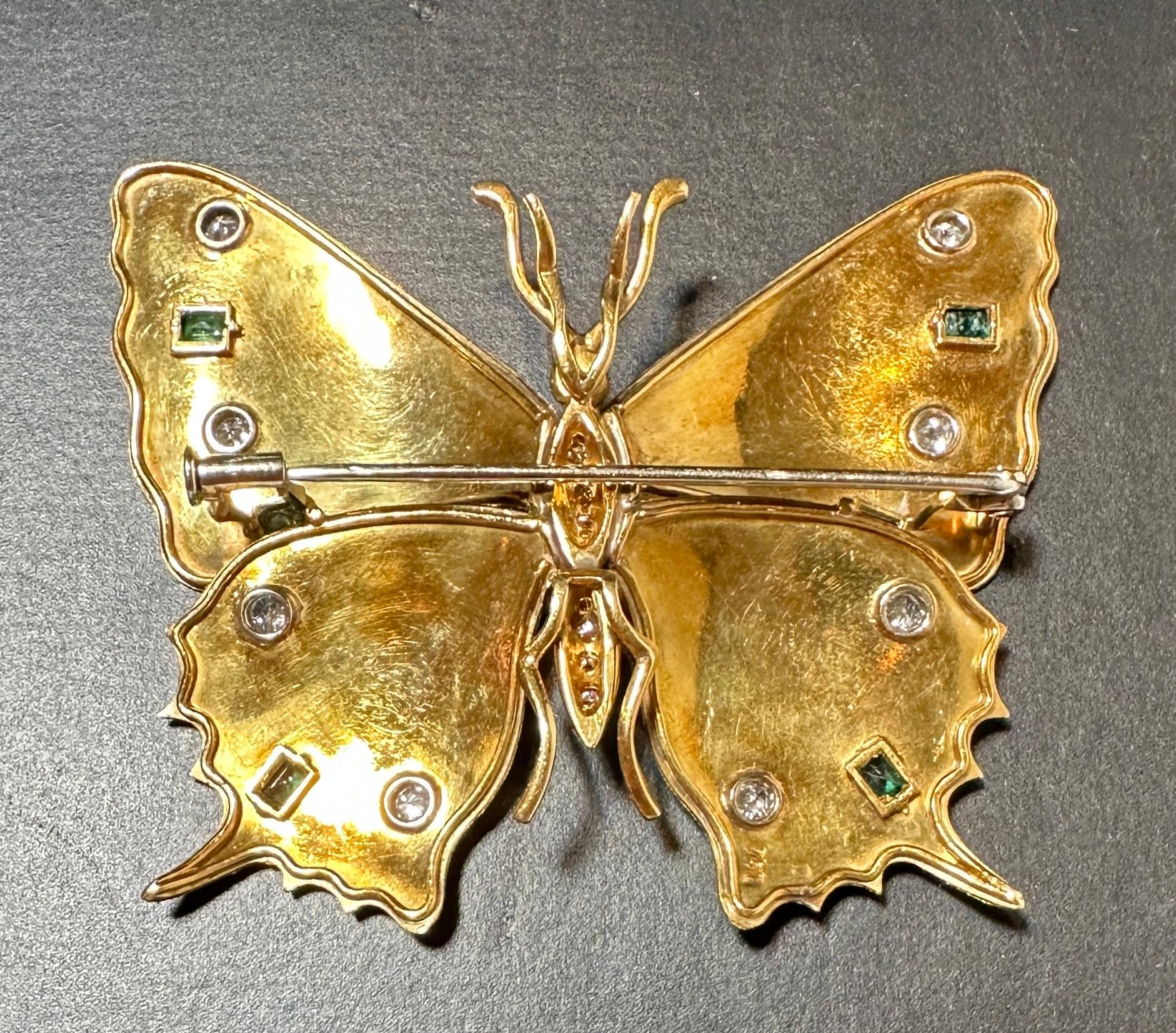 Italian Vintage Diamond, Emerald and 18K Gold Butterfly Brooch For Sale