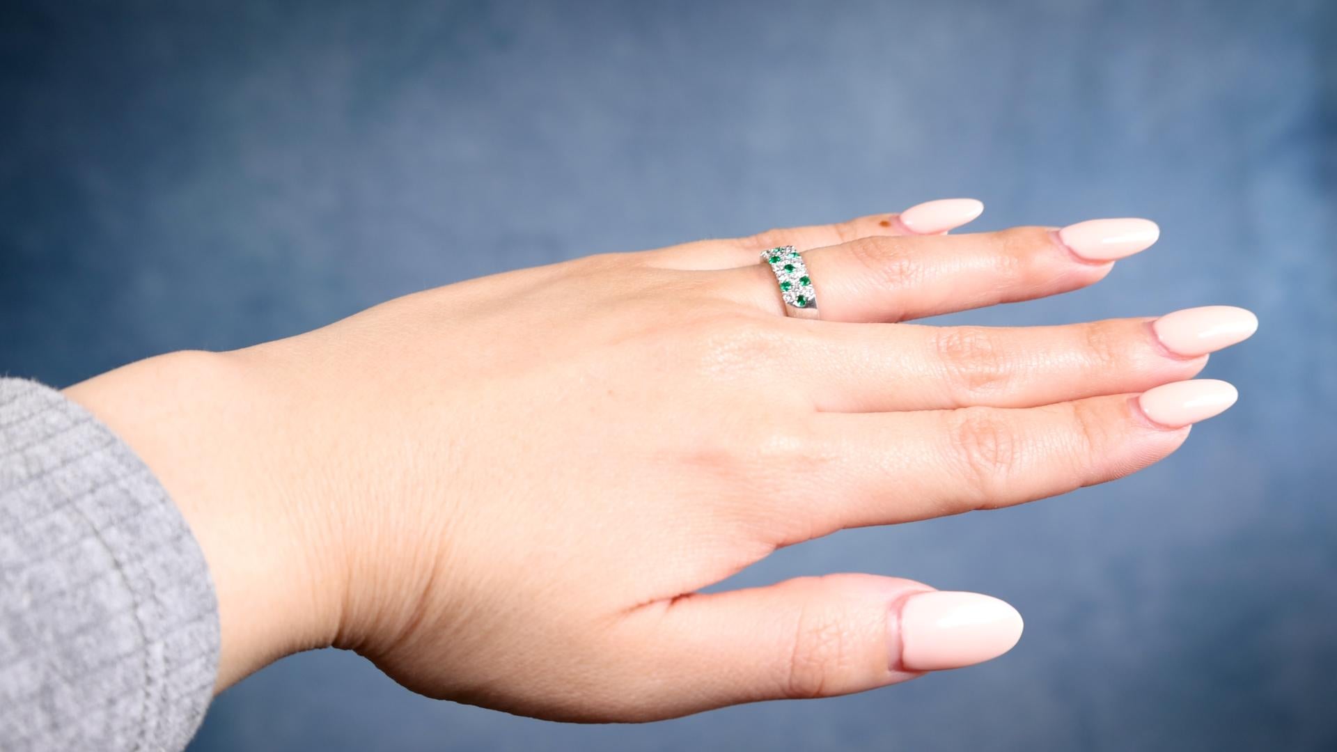 Brilliant Cut Vintage Diamond Emerald Platinum Ring