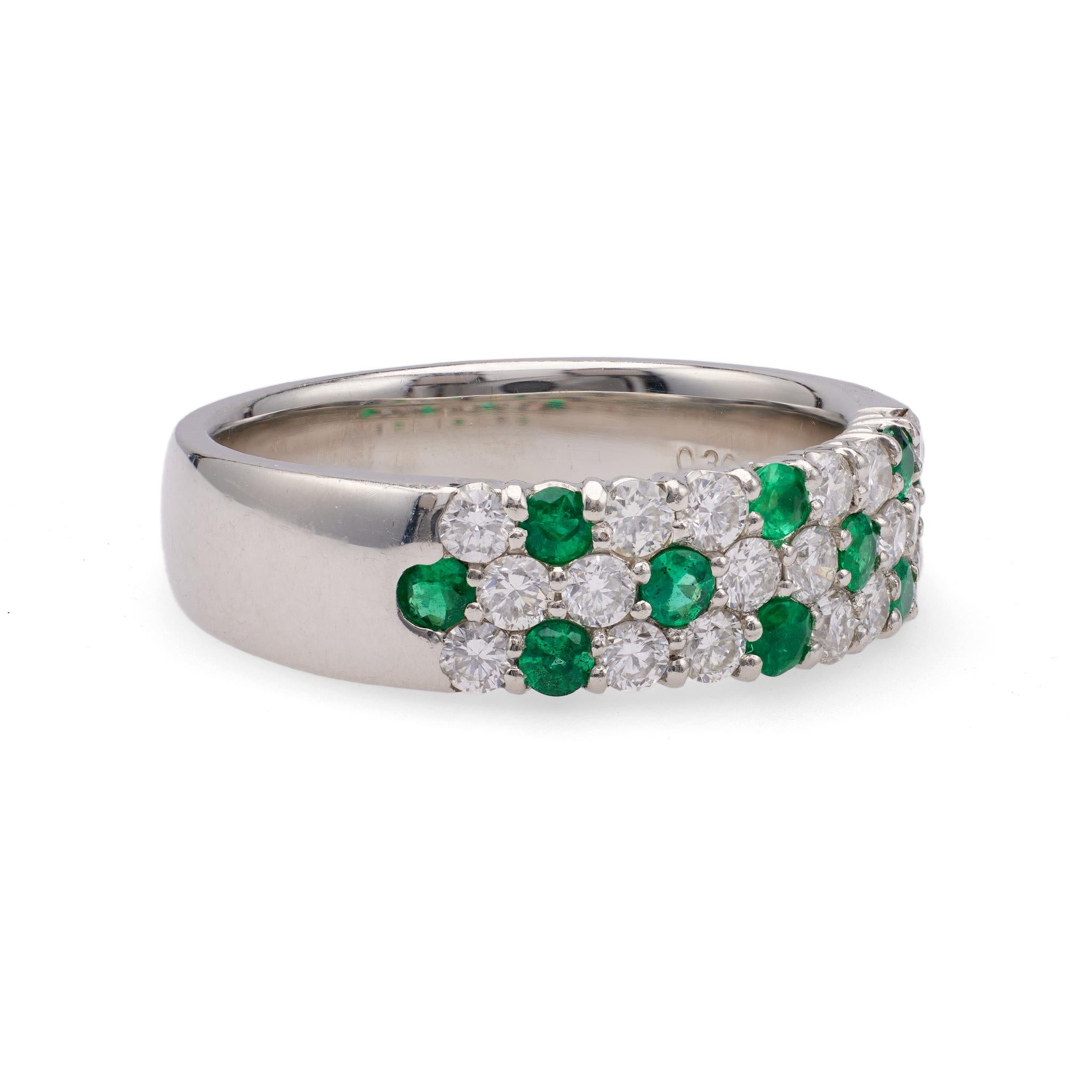 Vintage Diamond Emerald Platinum Ring In Excellent Condition In Beverly Hills, CA