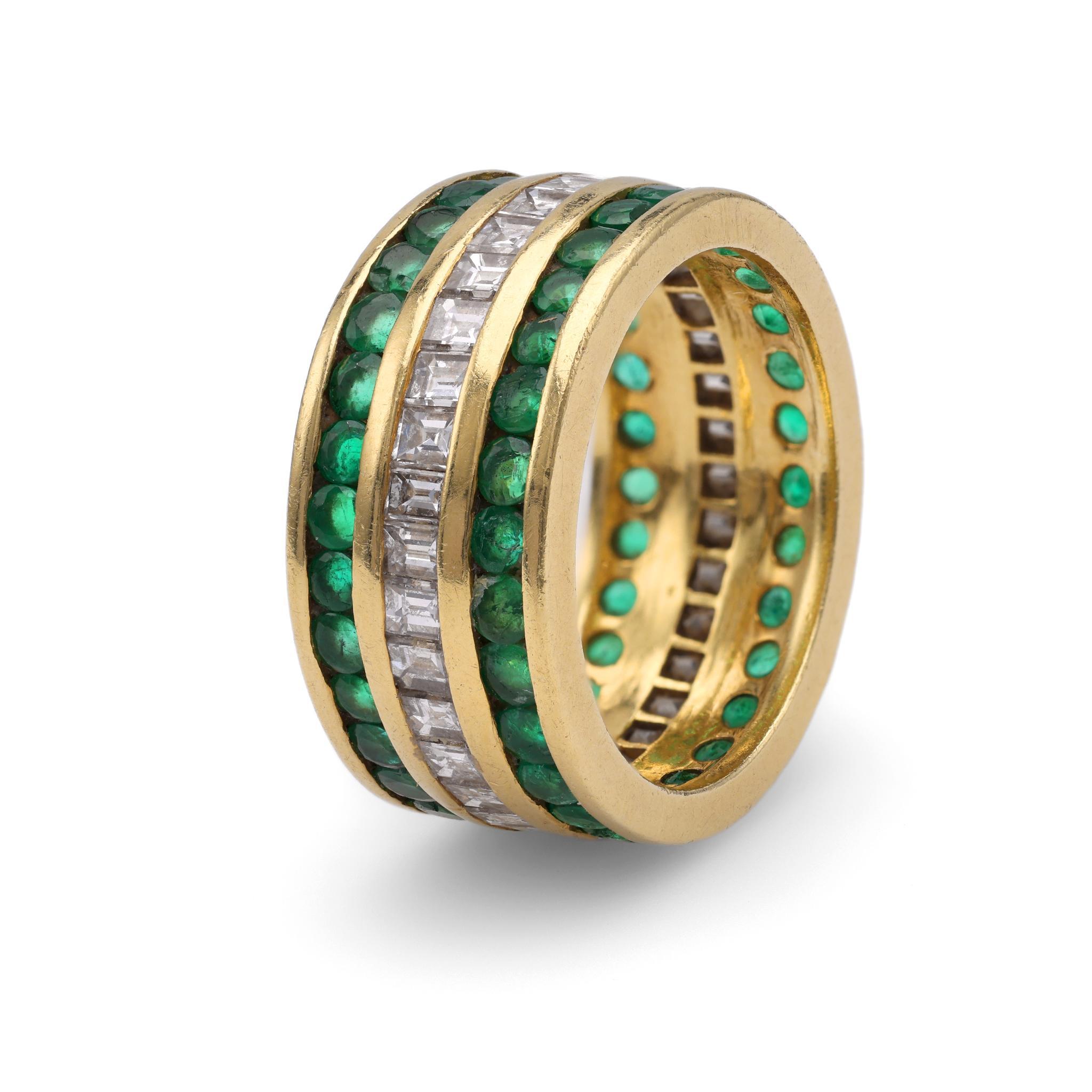 Vintage Diamant Smaragd Drei Reihen Gelbgold Ring (Smaragdschliff)