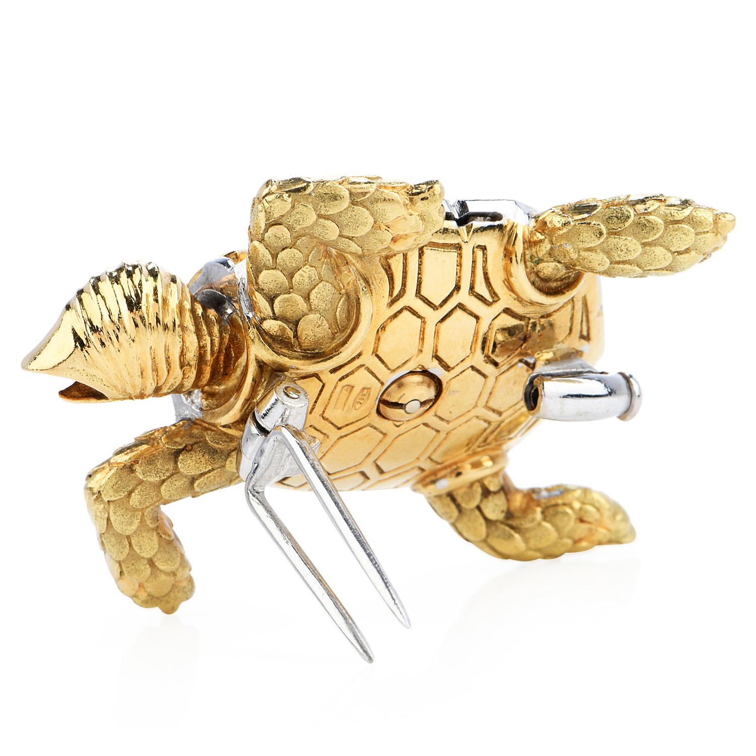 Vintage  Diamond Enamel 18k Gold Turtle Brooch Pin In Excellent Condition For Sale In Miami, FL
