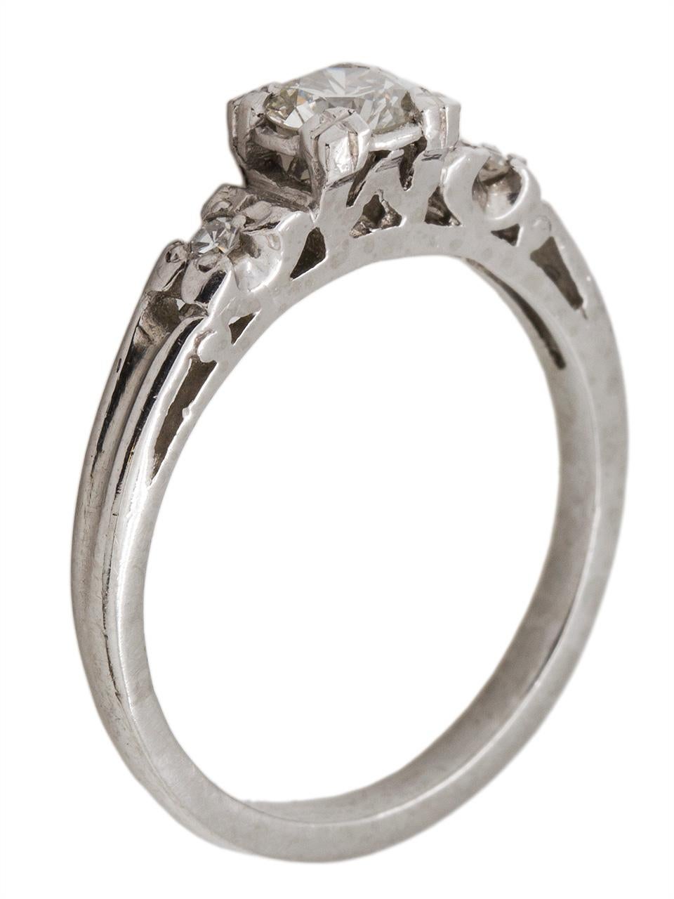 Retro Vintage Diamond Engagement Ring 0.45 Carat I-VS1, circa 1940s For Sale
