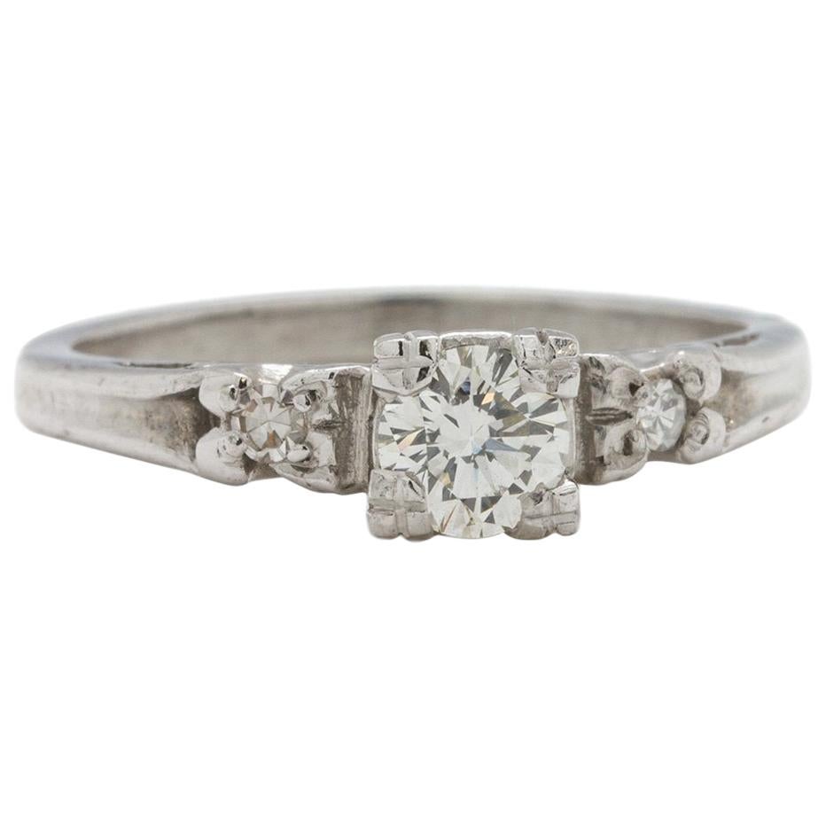 Vintage Diamond Engagement Ring 0.45 Carat I-VS1, circa 1940s For Sale