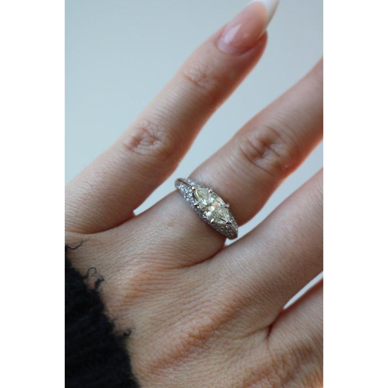 Anillo de compromiso de diamantes vintage East West Marquise Pave Set Montaje en platino en venta 8
